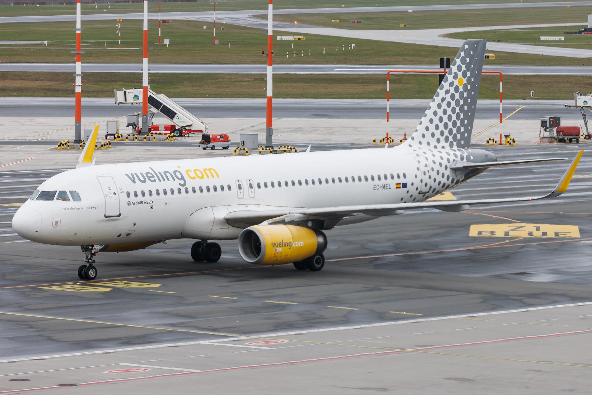 Hamburg Airport: Vueling (VY / VLG) | Airbus A320-232 A320 | EC-MEL | MSN 06450