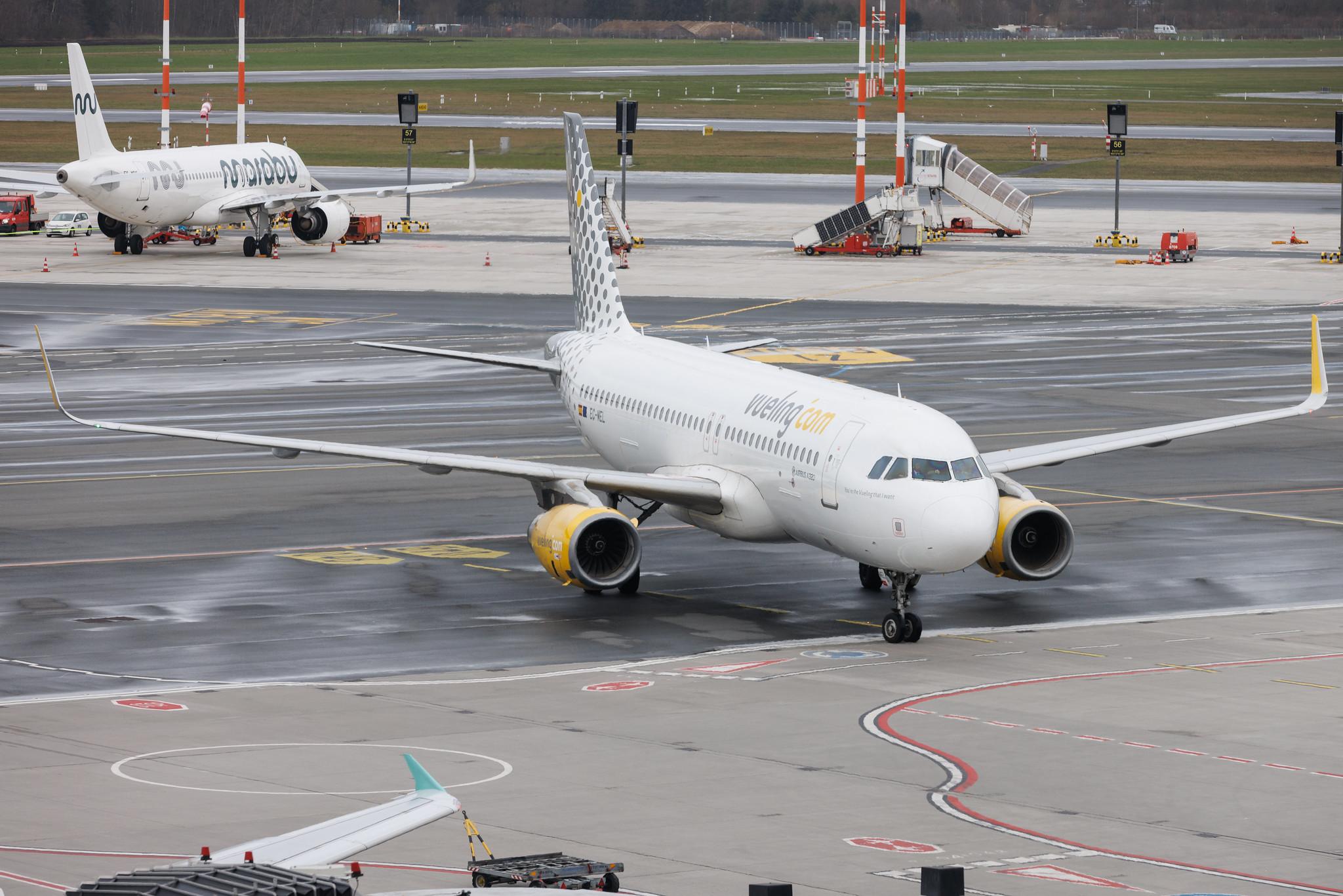 Hamburg Airport: Vueling (VY / VLG) | Airbus A320-232 A320 | EC-MEL | MSN 06450