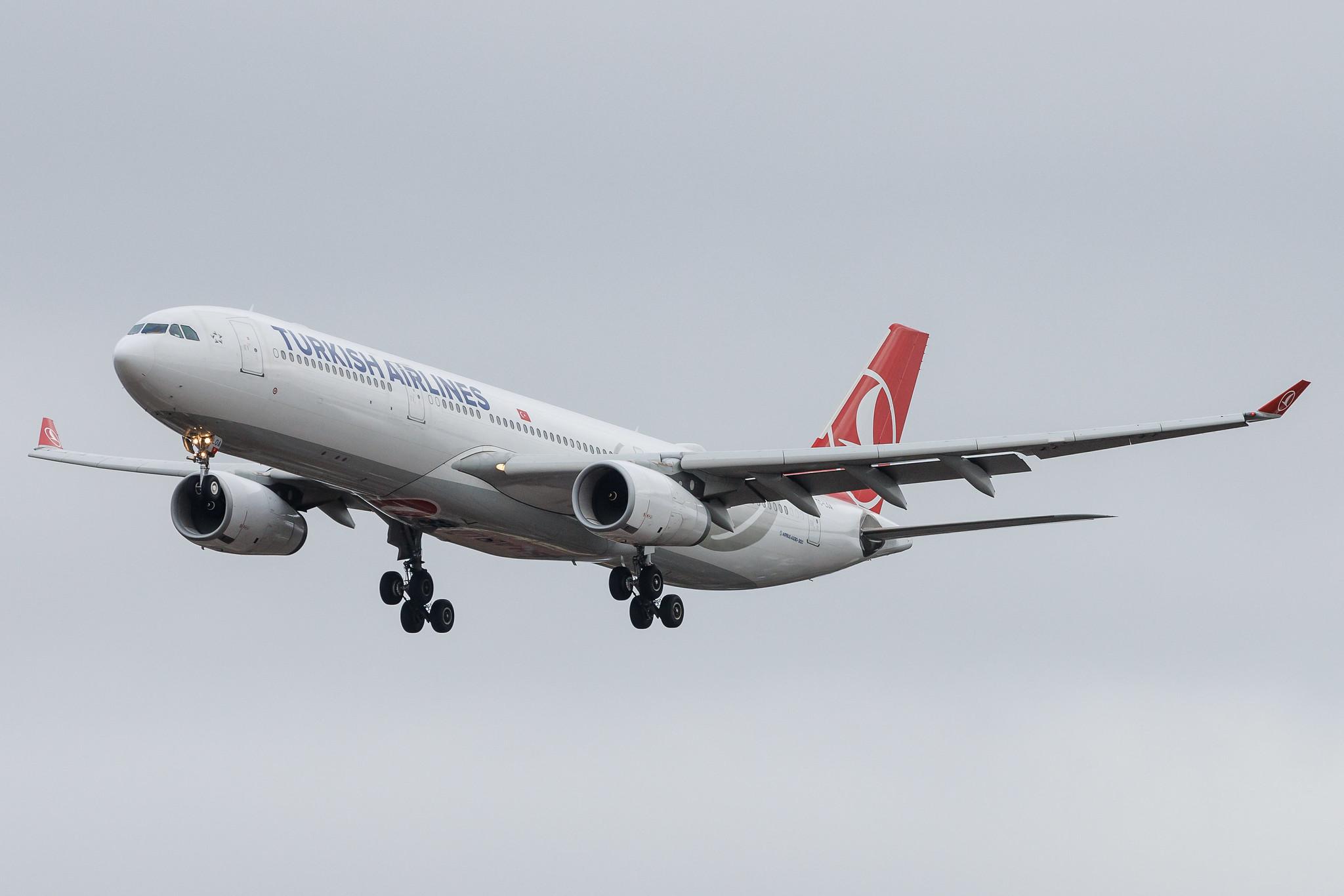 Hamburg Airport: Turkish Airlines (TK / THY) | Airbus A330-343 A333 | TC-LOA | MSN 1483