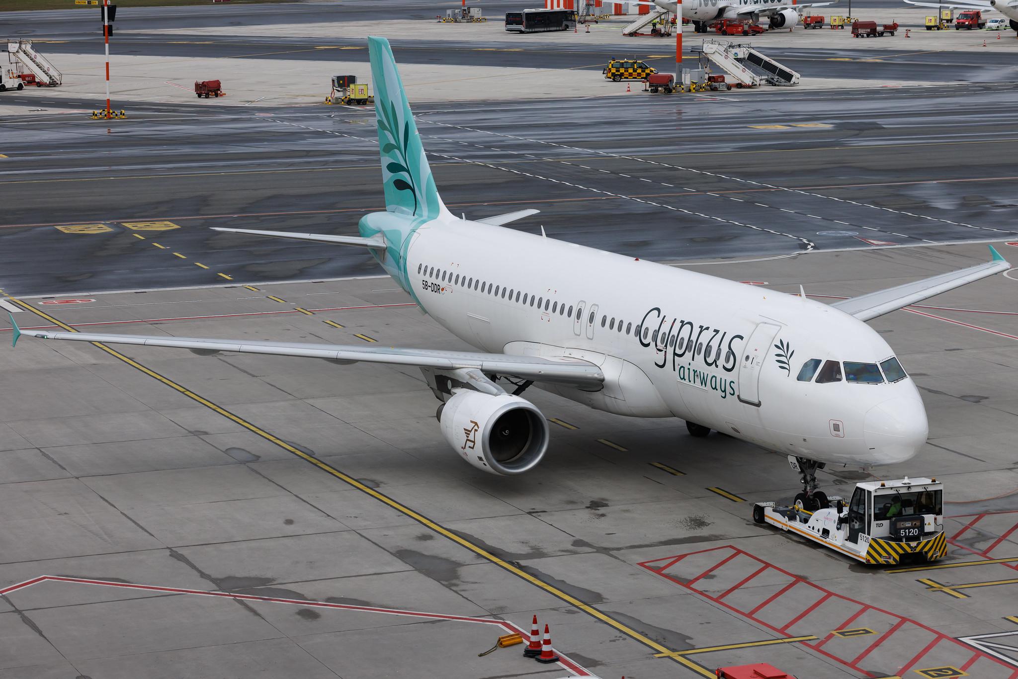 Hamburg Airport: Cyprus Airways (CY / CYP) | Airbus A320-214 A320 | 5B-DDR | MSN 03933