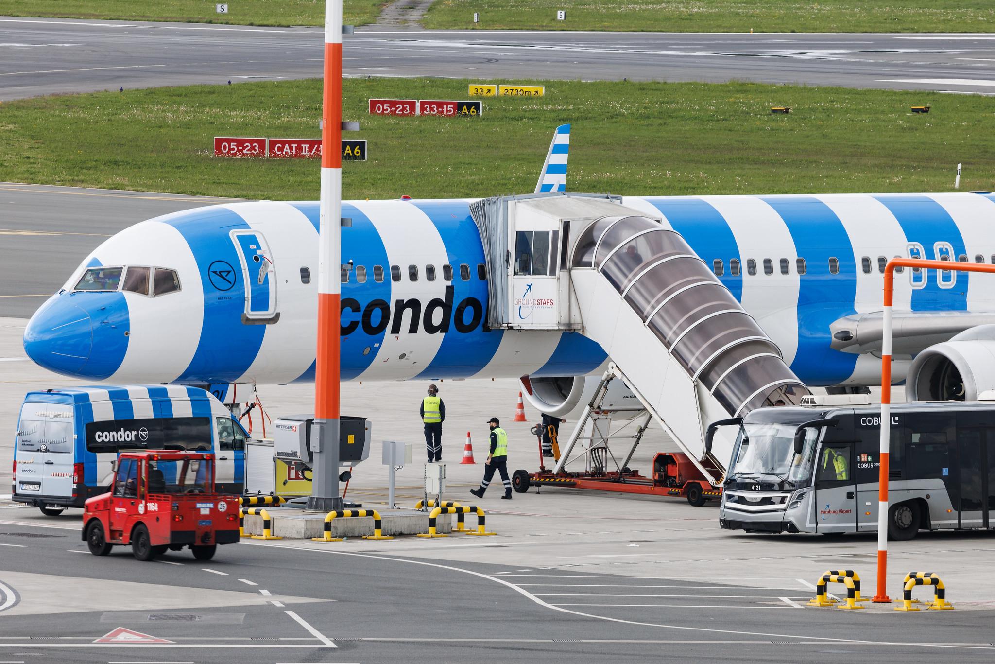 Hamburg Airport: Condor (DE / CFG) | Boeing 757-330 B753 | D-ABOI | MSN 29018