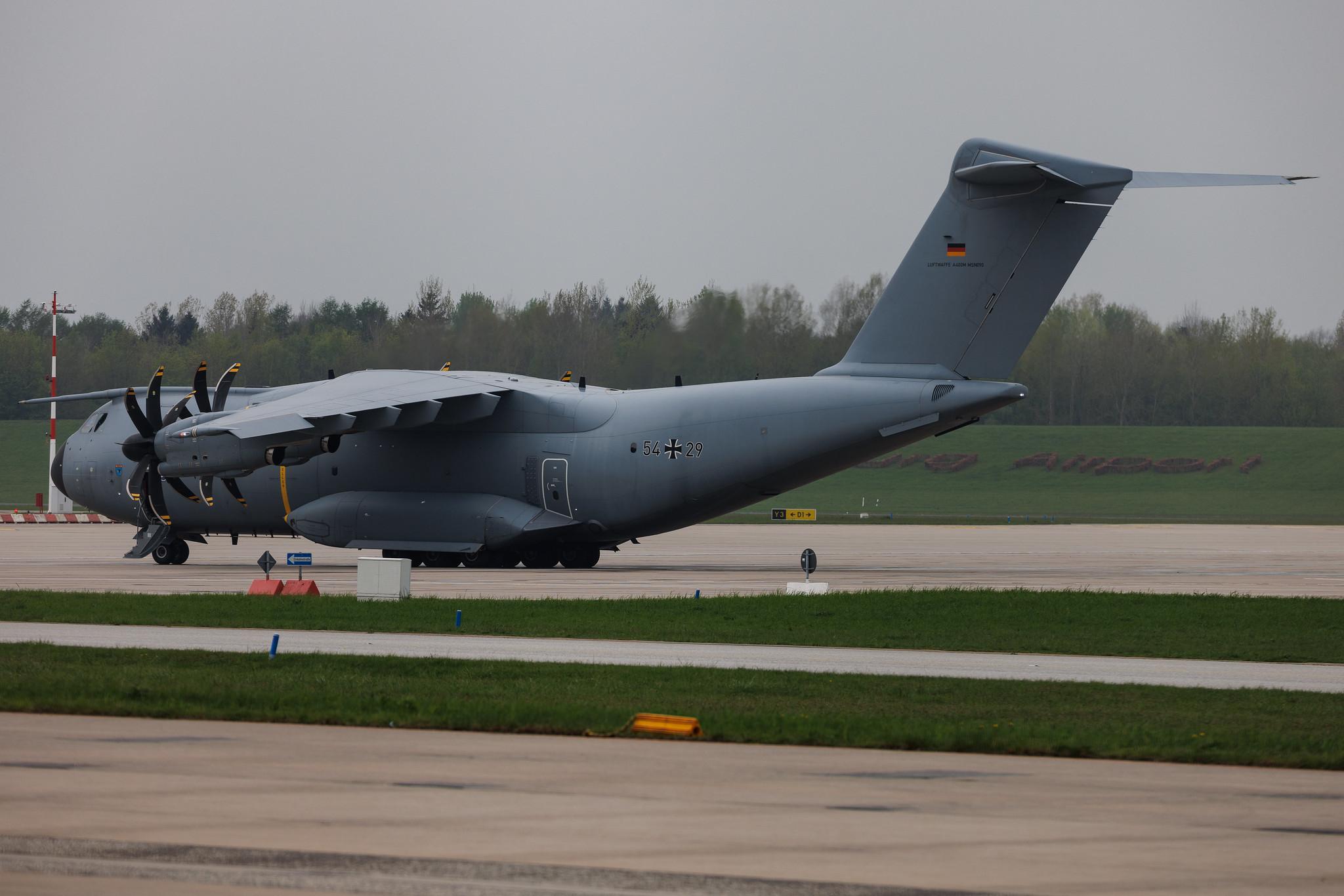 Hamburg Airport: German Air Force (/ GAF) | Airbus A400M-180 A400 | 54+29 | MSN 090
