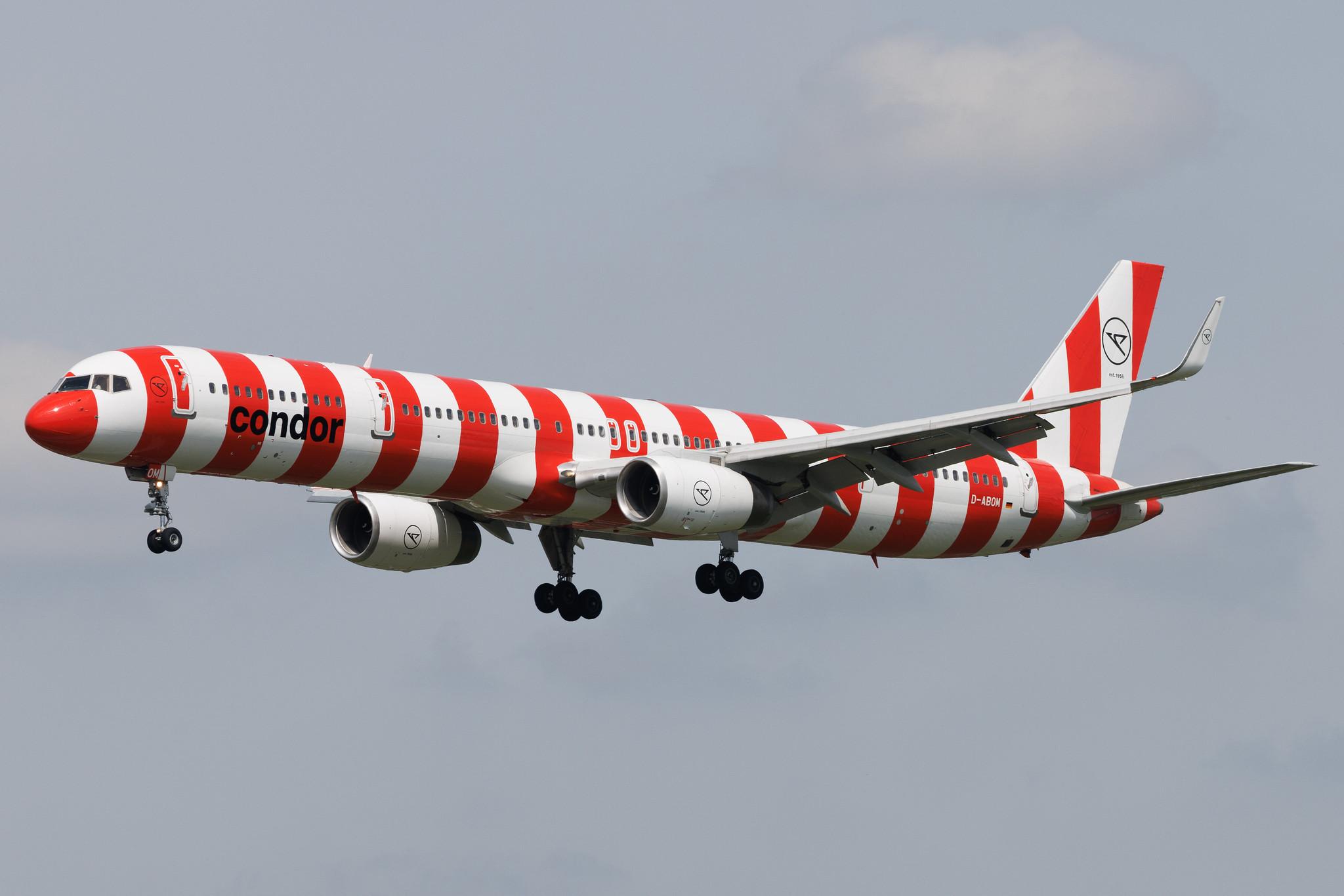 Hamburg Airport: Condor (DE / CFG) | Boeing 757-330 B753 | D-ABOM | MSN 29022