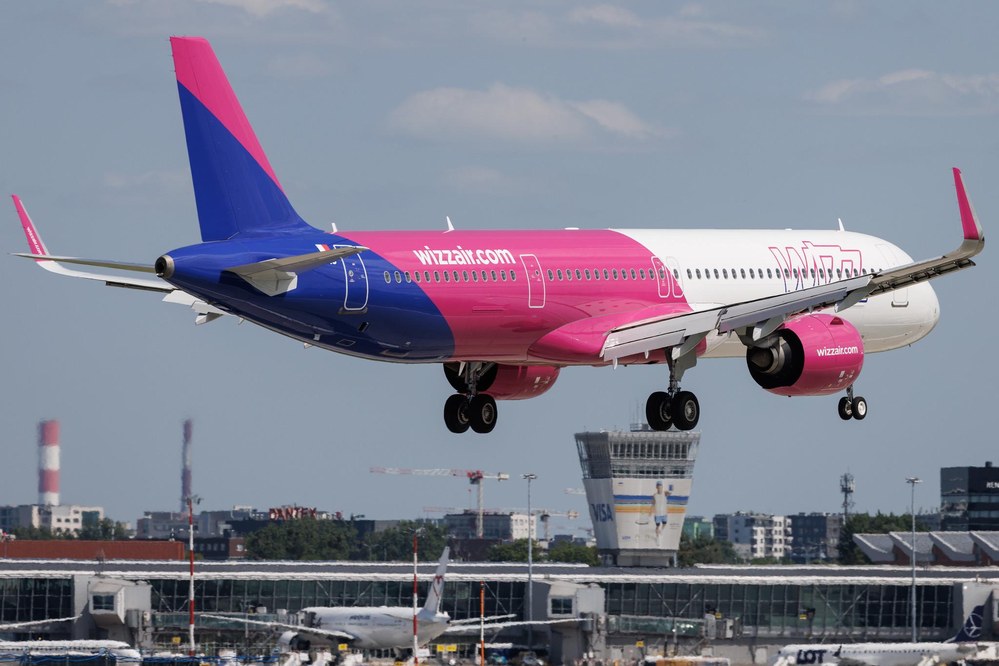 Warsaw Chopin Airport: Wizz Air (W6 / WZZ) | Operator: Wizz Air Malta | Airbus A321-271NX A21N | 9H-WAJ | MSN 10369