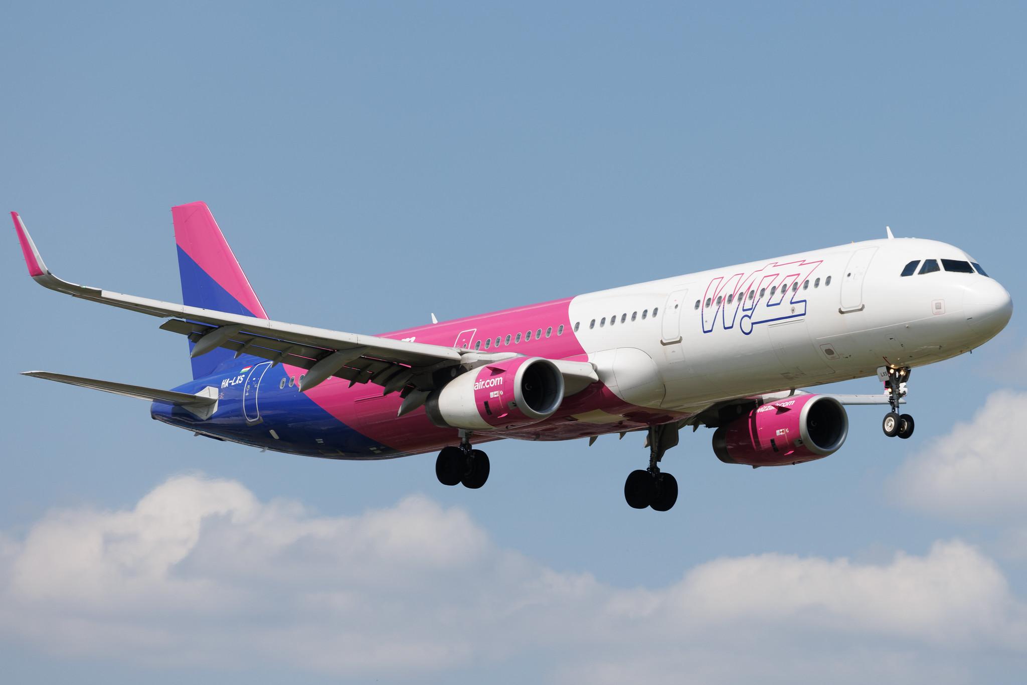 Warsaw Chopin Airport: Wizz Air (W6 / WZZ) | Airbus A321-231 A321 | HA-LXS | MSN 07702