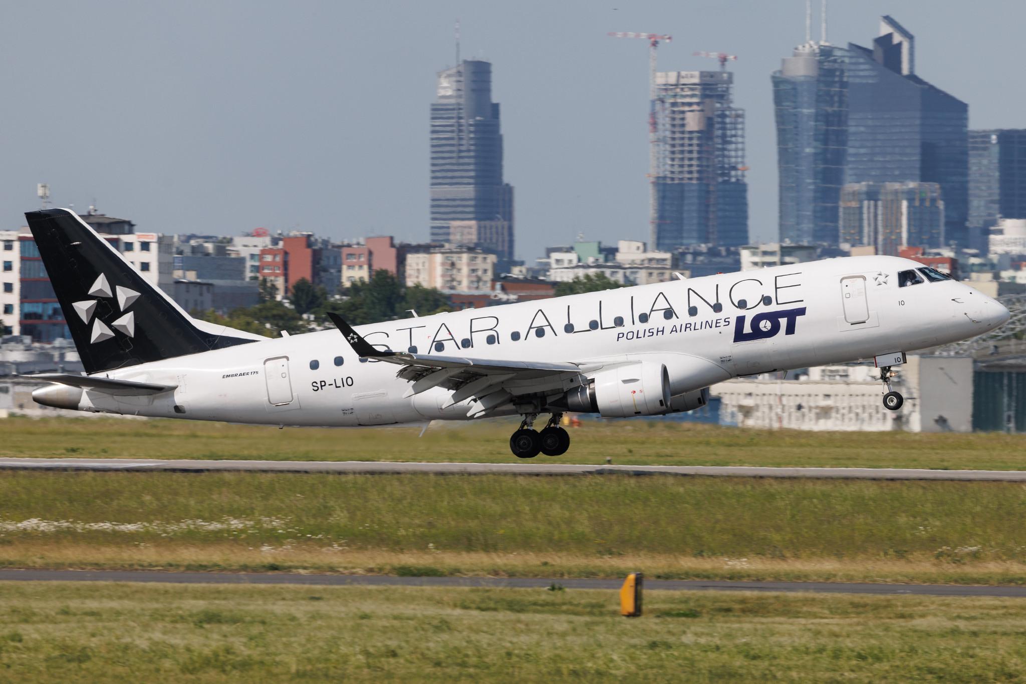 Warsaw Chopin Airport: LOT (LO / LOT) | Livery: Star Alliance Livery | Embraer E175LR E75S | SP-LIO | MSN 17000321