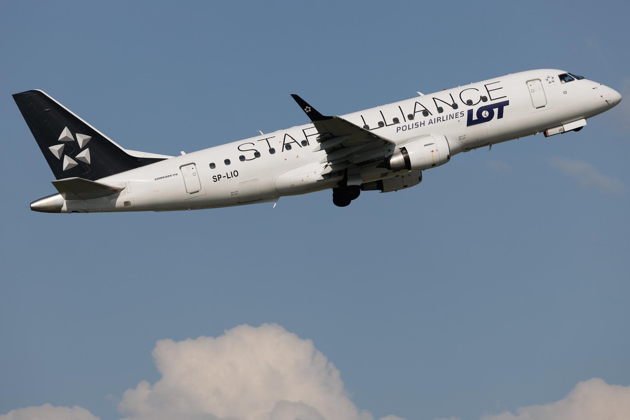 Warsaw Chopin Airport: LOT (LO / LOT) | Livery: Star Alliance Livery | Embraer E175LR E75S | SP-LIO | MSN 17000321
