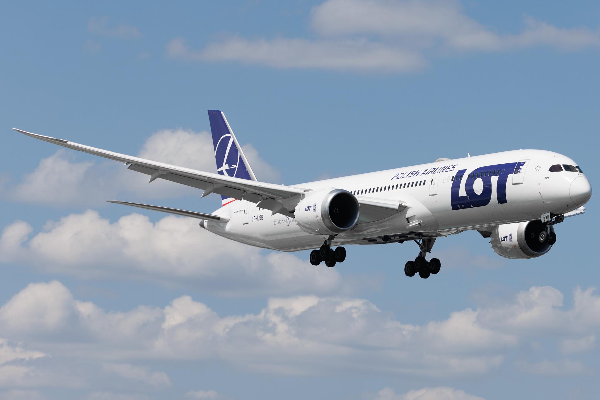 Warsaw Chopin Airport: LOT (LO / LOT) | Boeing 787-9 Dreamliner B789 | SP-LSB | MSN 38084