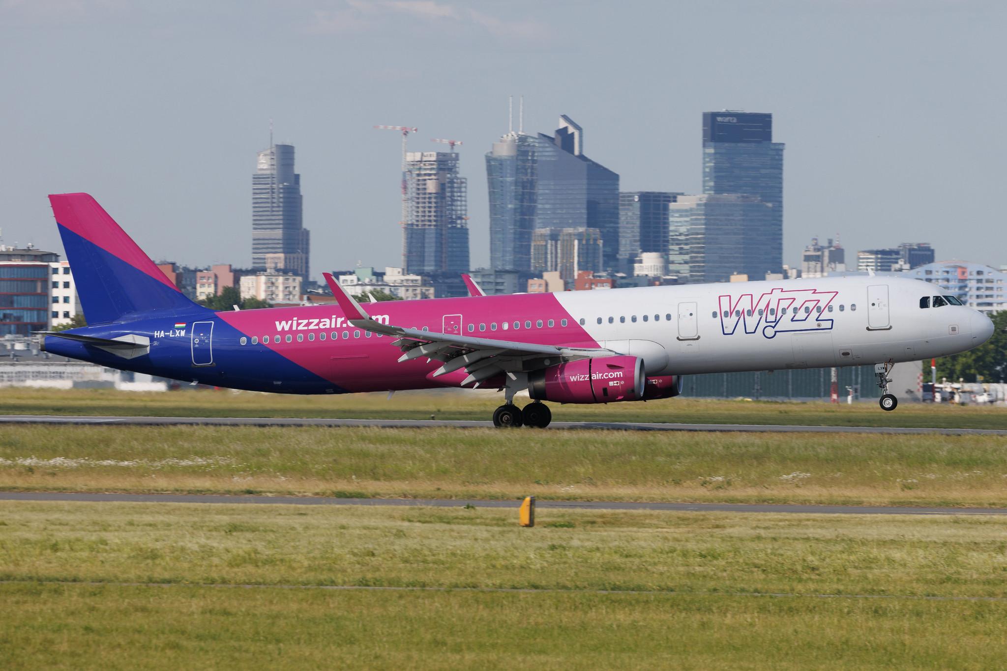 Warsaw Chopin Airport: Wizz Air (W6 / WZZ) | Airbus A321-231 A321 | HA-LXW | MSN 07947