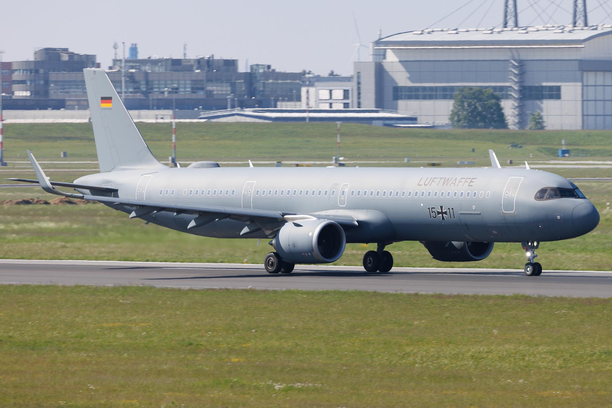 Hamburg Airport: German Air Force (/ GAF) | Airbus A321-251NX A21N | 15+11 | MSN 10528