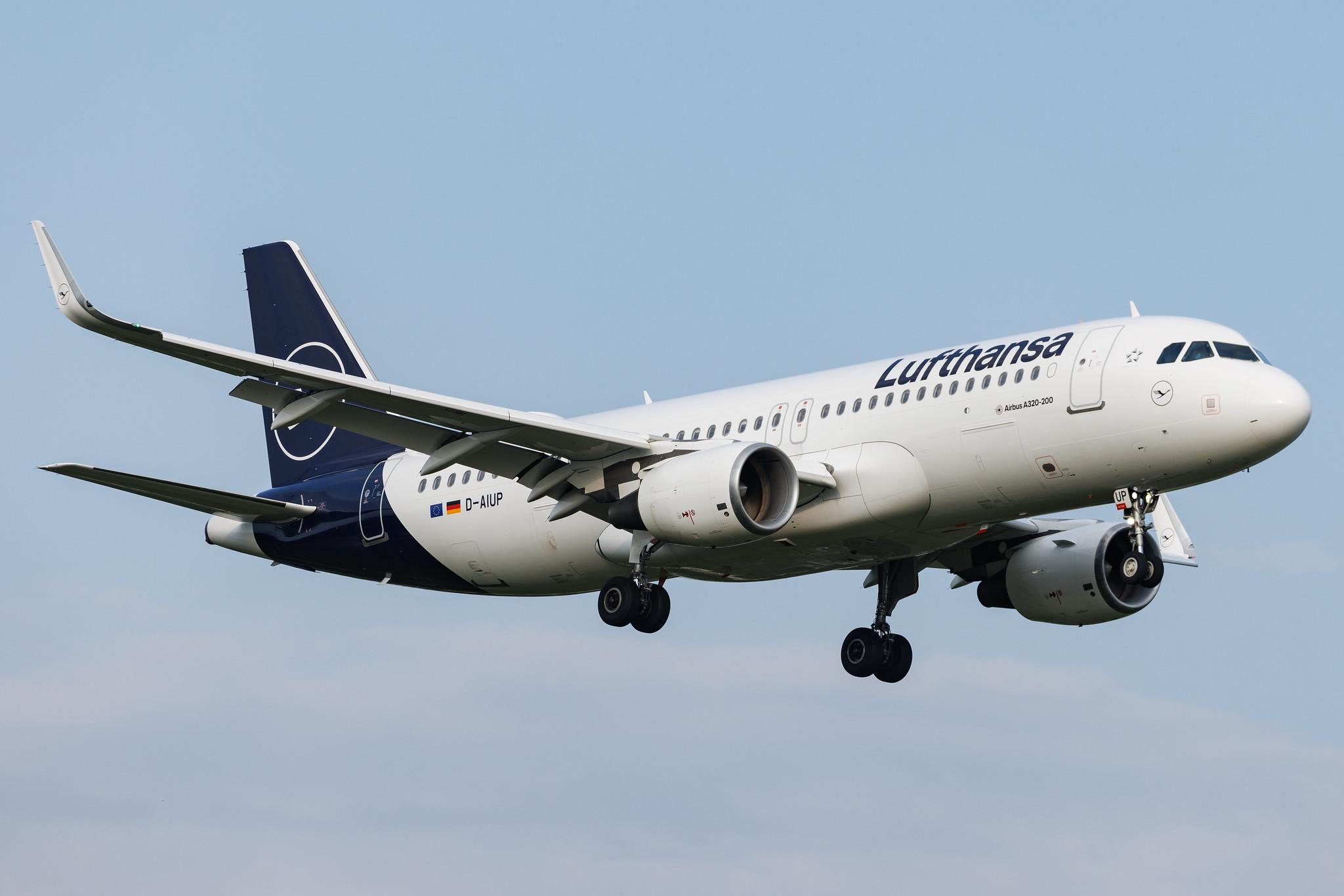 Hamburg Airport: Lufthansa (LH / DLH) | Airbus A320-214 A320 | D-AIUP | MSN 6807