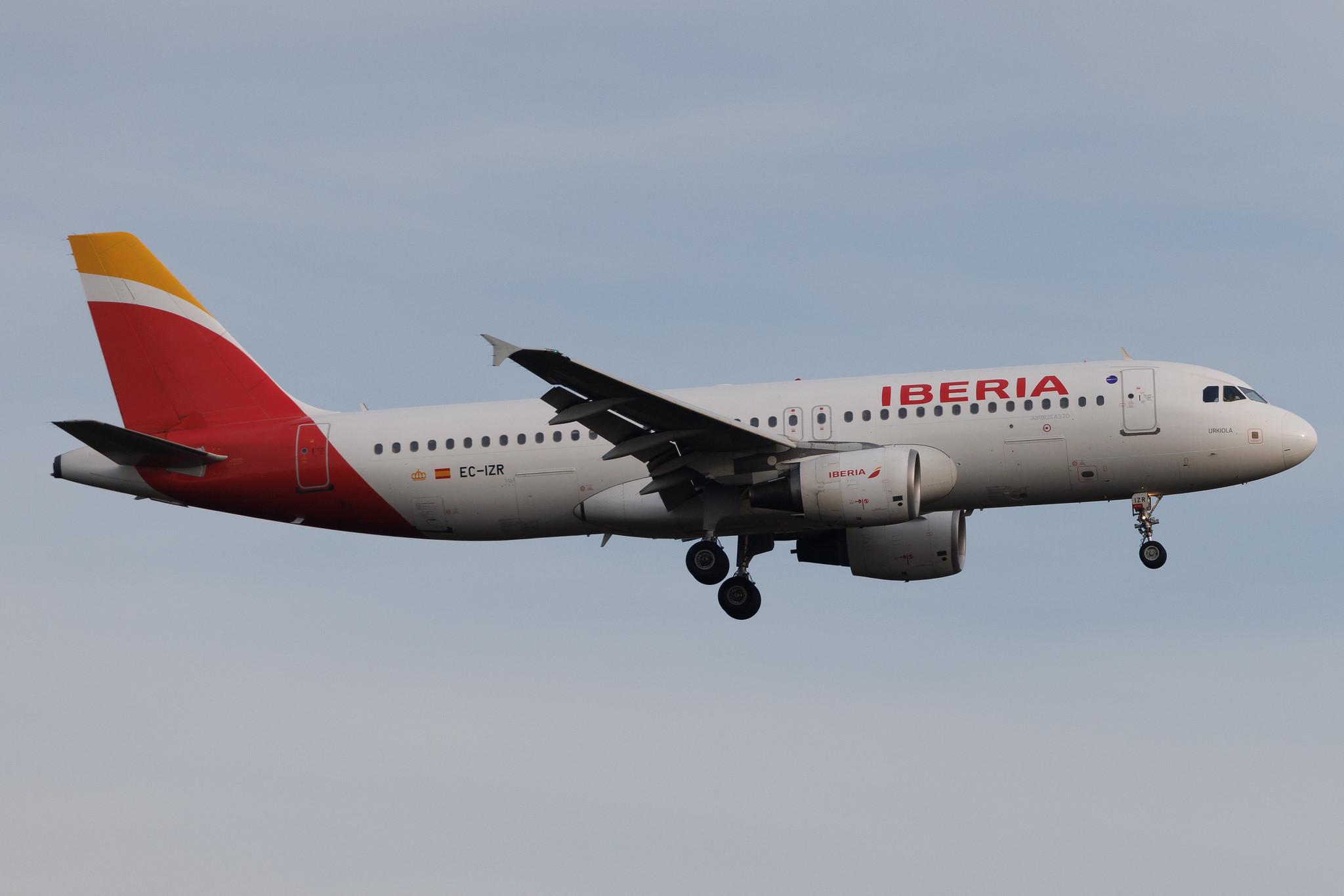 Frankfurt Airport: Iberia (IB / IBE) | Airbus A320-214 A320 | EC-IZR | MSN 2242