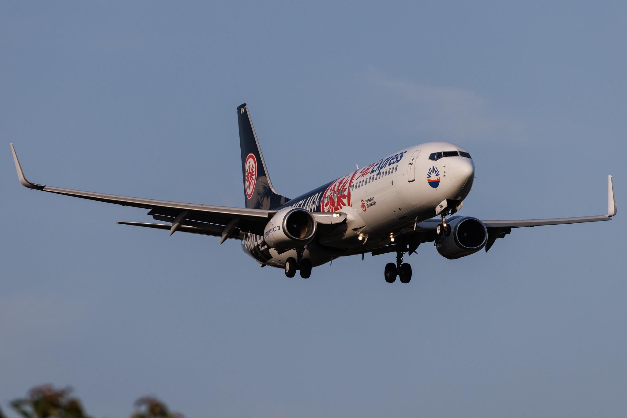Hamburg Airport: SunExpress (XQ / SXS) | Livery: Eintracht Frankfurt Livery | Boeing 737-8MA B738 | TC-SPM | MSN 40945
