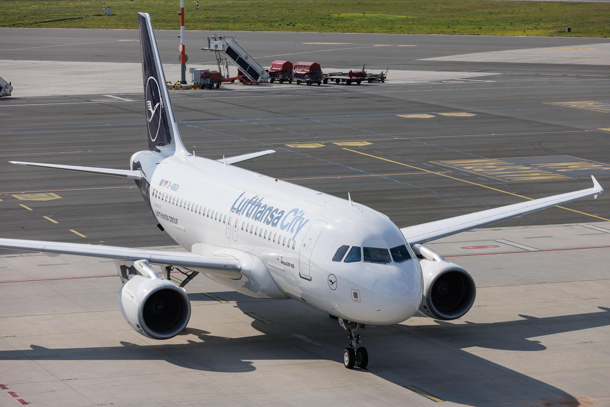Hamburg Airport: Lufthansa City (VL / LHX) | Airbus A319-112 A319 | D-ABGH | MSN 3245