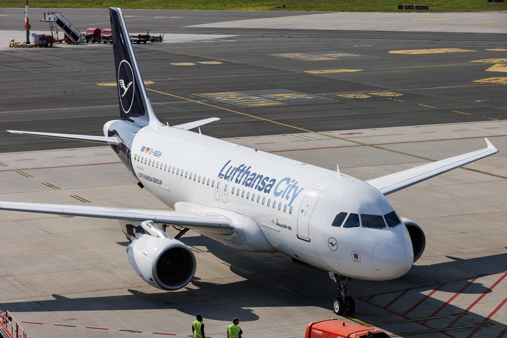 Hamburg Airport: Lufthansa City (VL / LHX) | Airbus A319-112 A319 | D-ABGH | MSN 3245