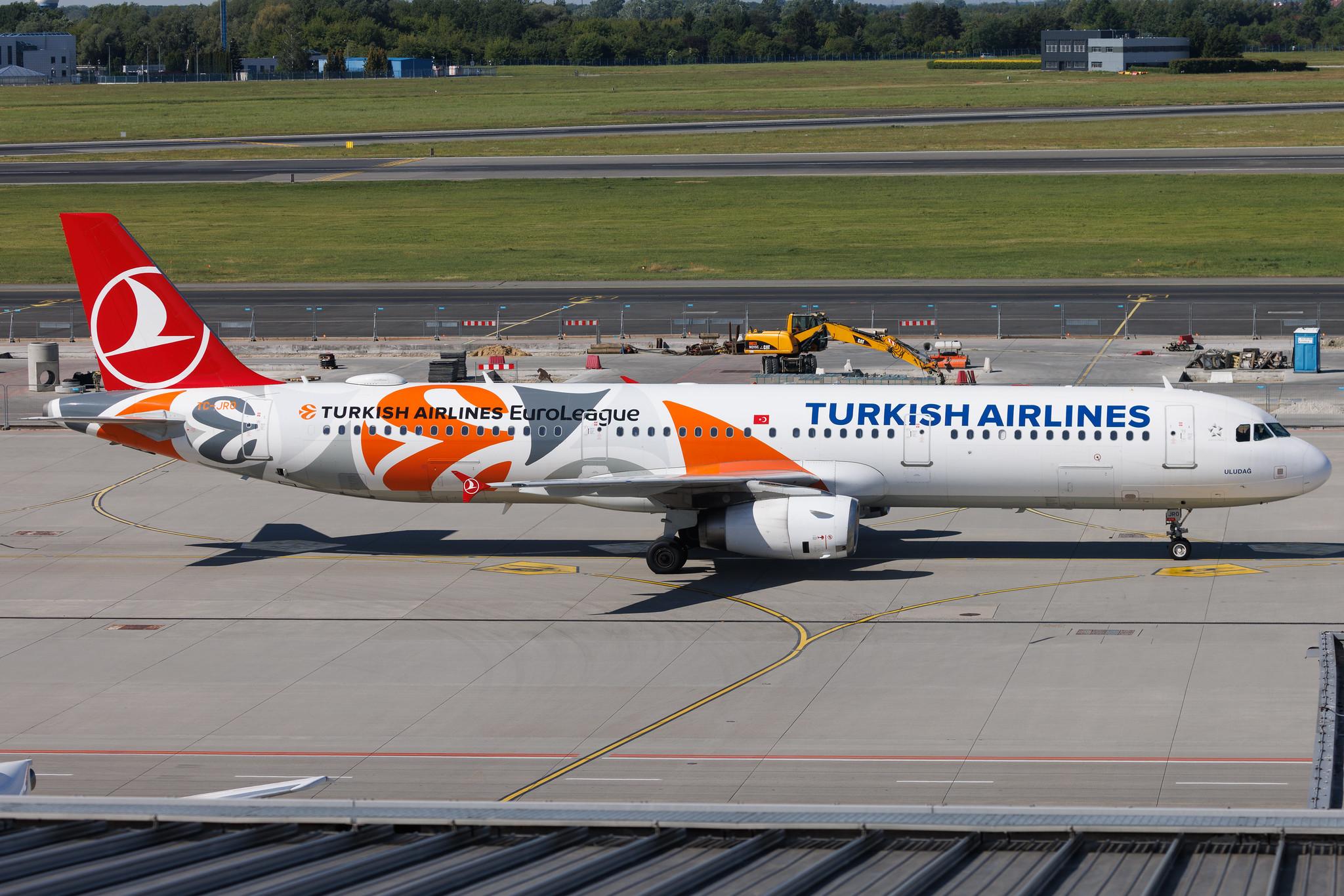 Warsaw Chopin Airport: Turkish Airlines (TK / THY) | Livery: EuroLeague Livery | Airbus A321-231 A321 | TC-JRO | MSN 04682