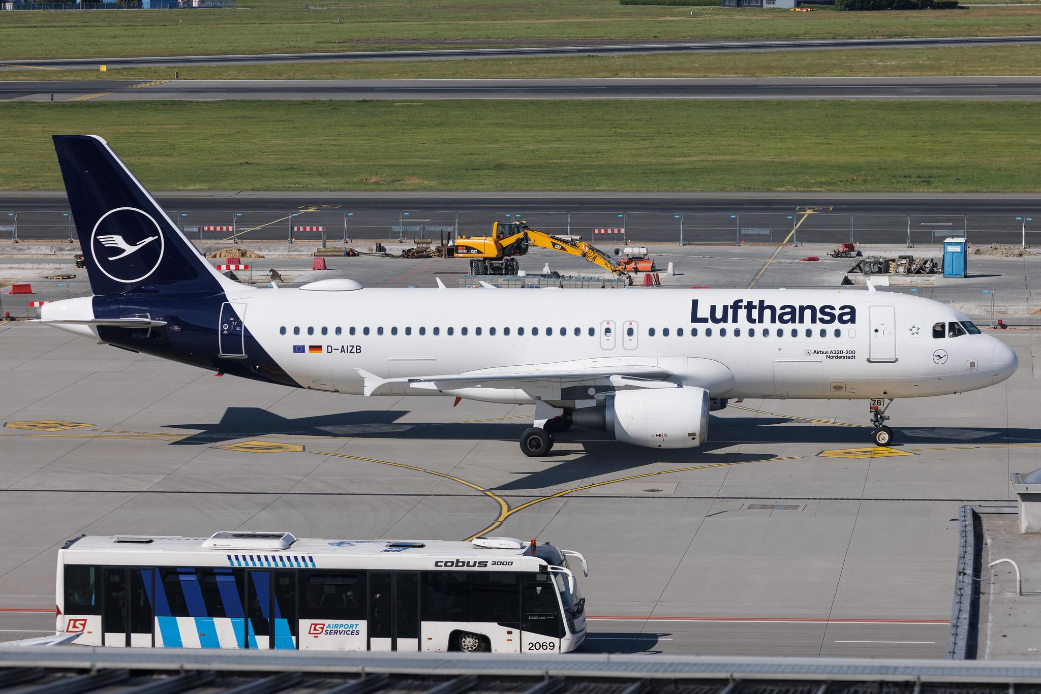 Warsaw Chopin Airport: Lufthansa (LH / DLH) | Airbus A320-214 A320 | D-AIZB | MSN 4120