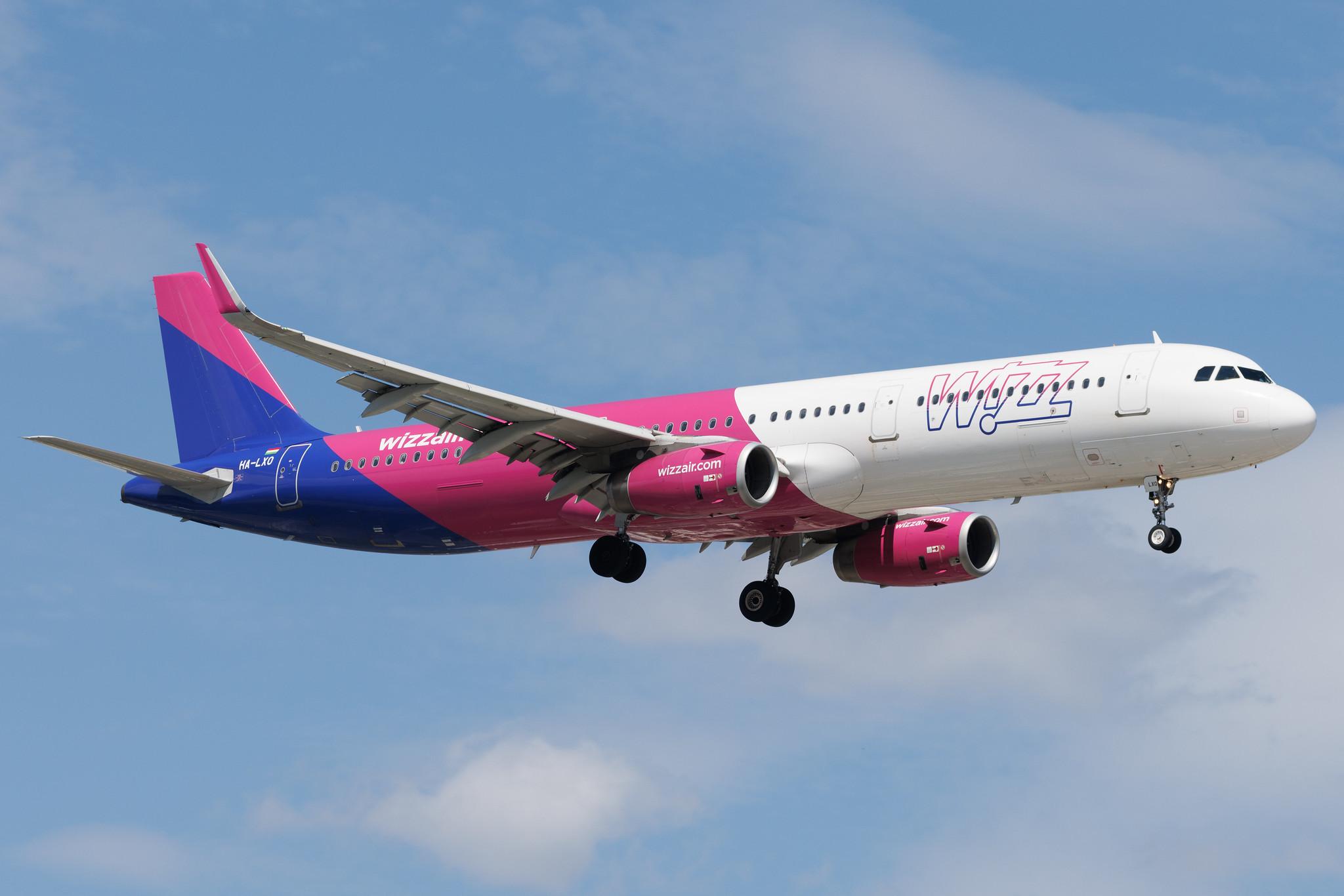 Warsaw Chopin Airport: Wizz Air (W6 / WZZ) | Airbus A321-231 A321 | HA-LXO | MSN 07562