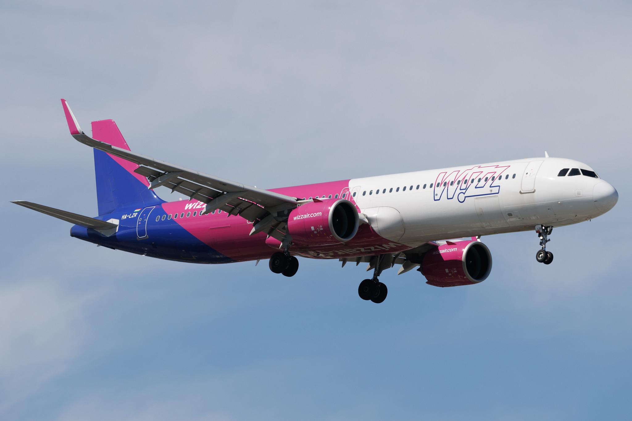 Warsaw Chopin Airport: Wizz Air (W6 / WZZ) | Airbus A321-271NX A21N | HA-LZR | MSN 10889
