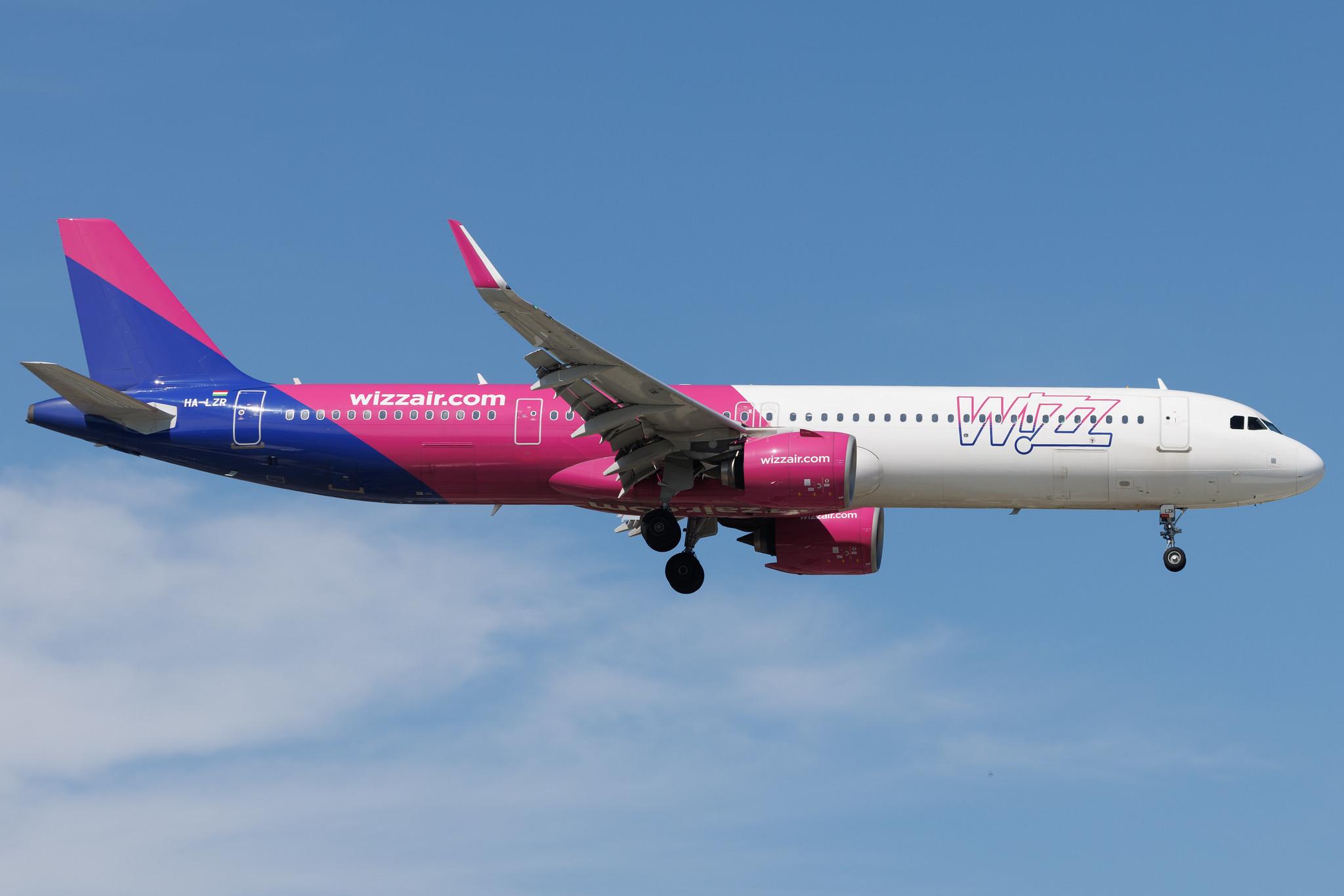Warsaw Chopin Airport: Wizz Air (W6 / WZZ) | Airbus A321-271NX A21N | HA-LZR | MSN 10889