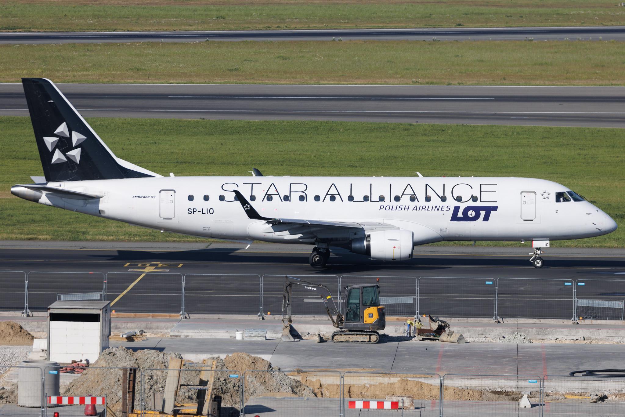 Warsaw Chopin Airport: LOT (LO / LOT) | Livery: Star Alliance Livery | Embraer E175LR E75S | SP-LIO | MSN 17000321