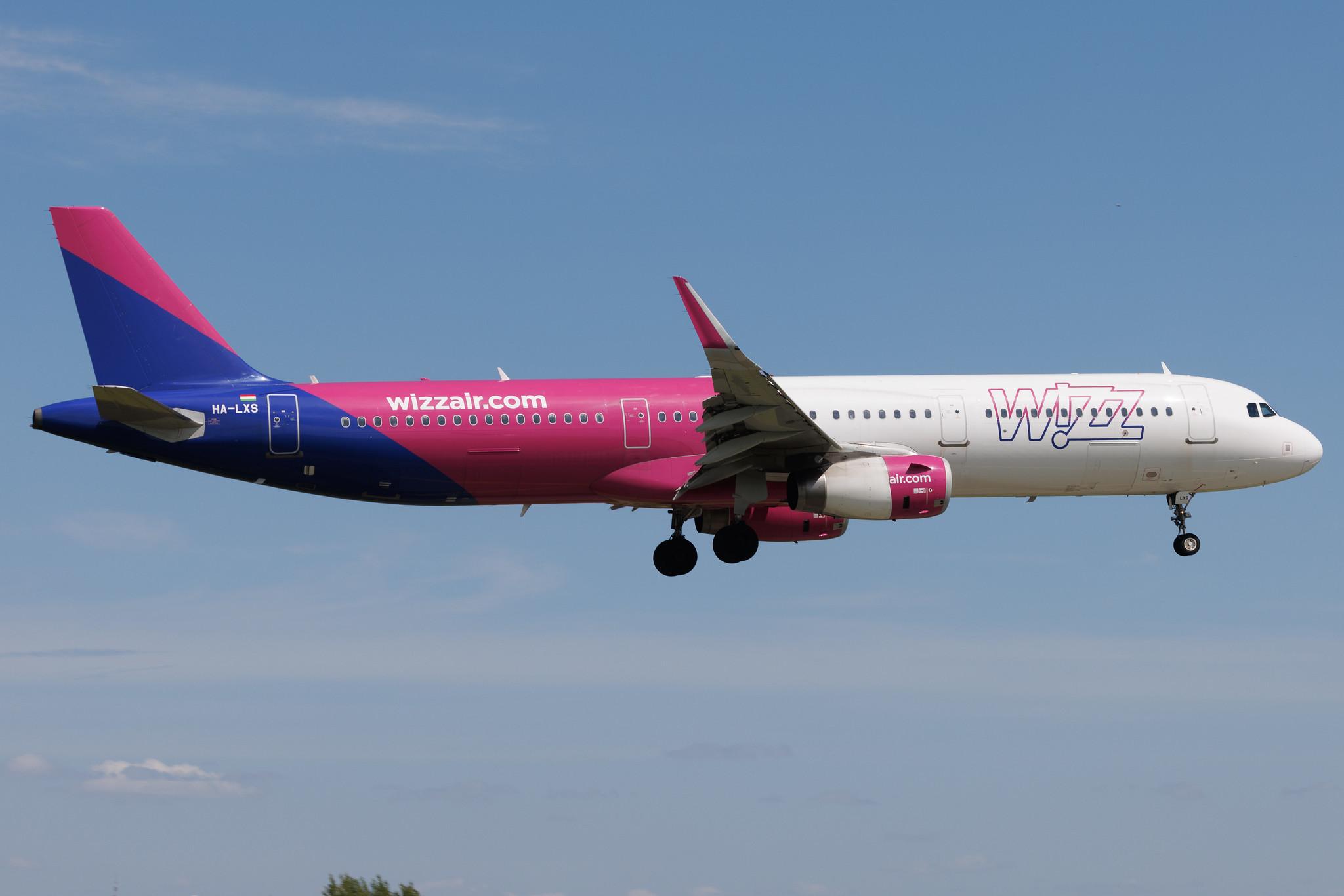 Warsaw Chopin Airport: Wizz Air (W6 / WZZ) | Airbus A321-231 A321 | HA-LXS | MSN 07702