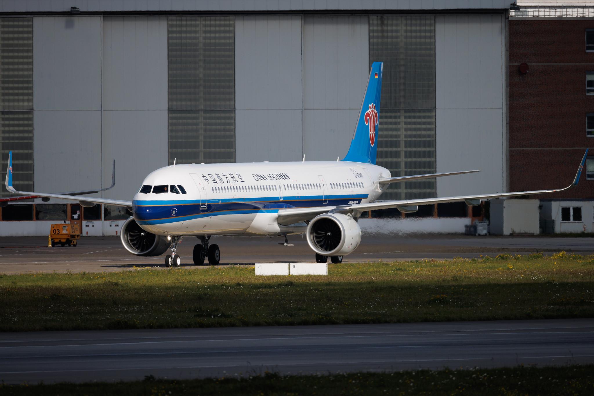 Hamburg Finkenwerder: China Southern Airlines (CZ / CSN) | Airbus A321-253NX A21N | D-AZWO | B-32J5 | MSN 12112