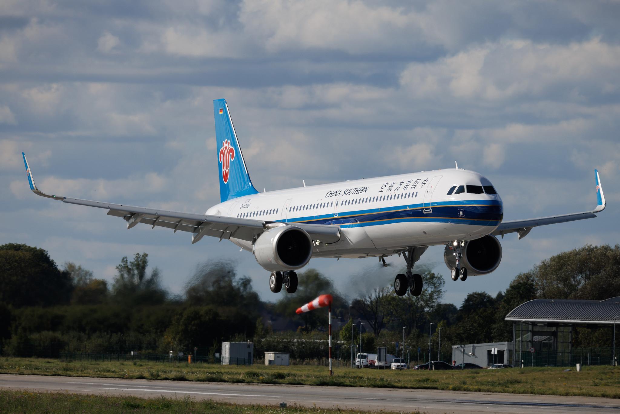 Hamburg Finkenwerder: China Southern Airlines (CZ / CSN) | Airbus A321-253NX A21N | D-AZWO | B-32J5 | MSN 12112