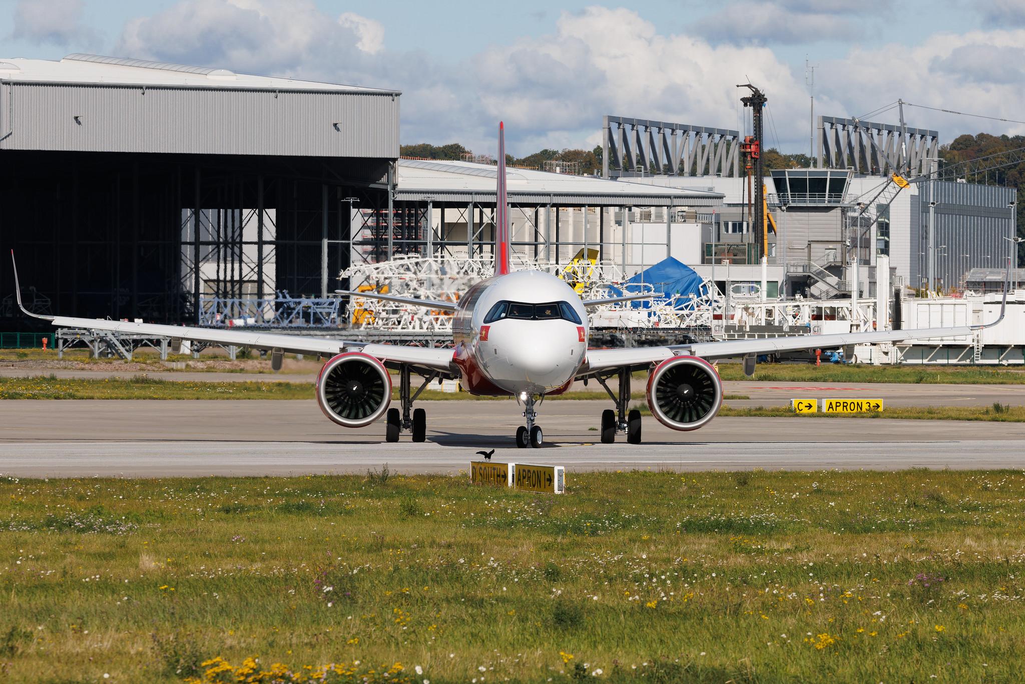 Hamburg Finkenwerder: VietJetAir (VJ / VJC) | Airbus A321-271NX A21N | D-AZAT | VN-A550 | MSN 12266