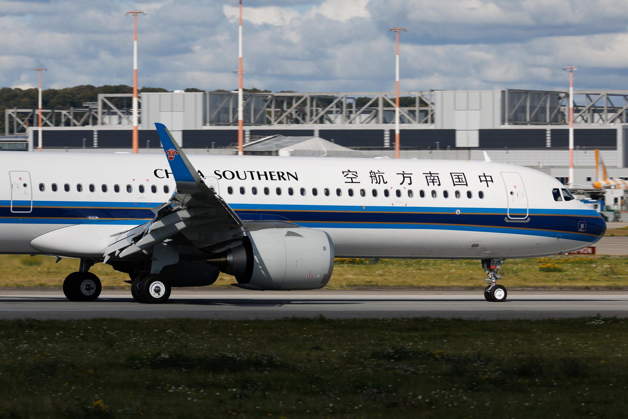 Hamburg Finkenwerder: China Southern Airlines (CZ / CSN) | Airbus A321-253NX A21N | D-AZWO | B-32J5 | MSN 12112