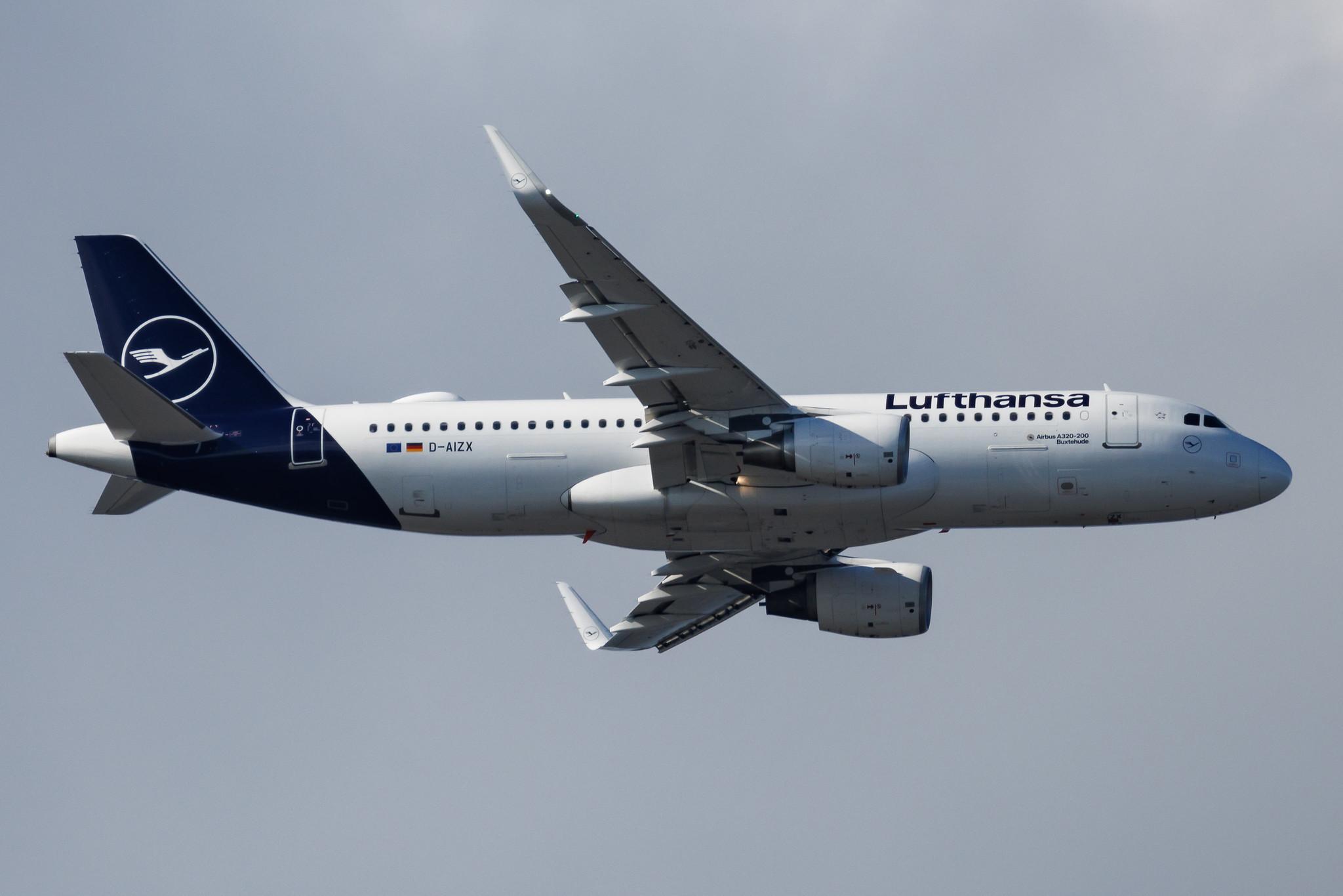 Hamburg Finkenwerder: Lufthansa (LH / DLH) | Airbus A320-214 A320 | D-AIZX | MSN 5741