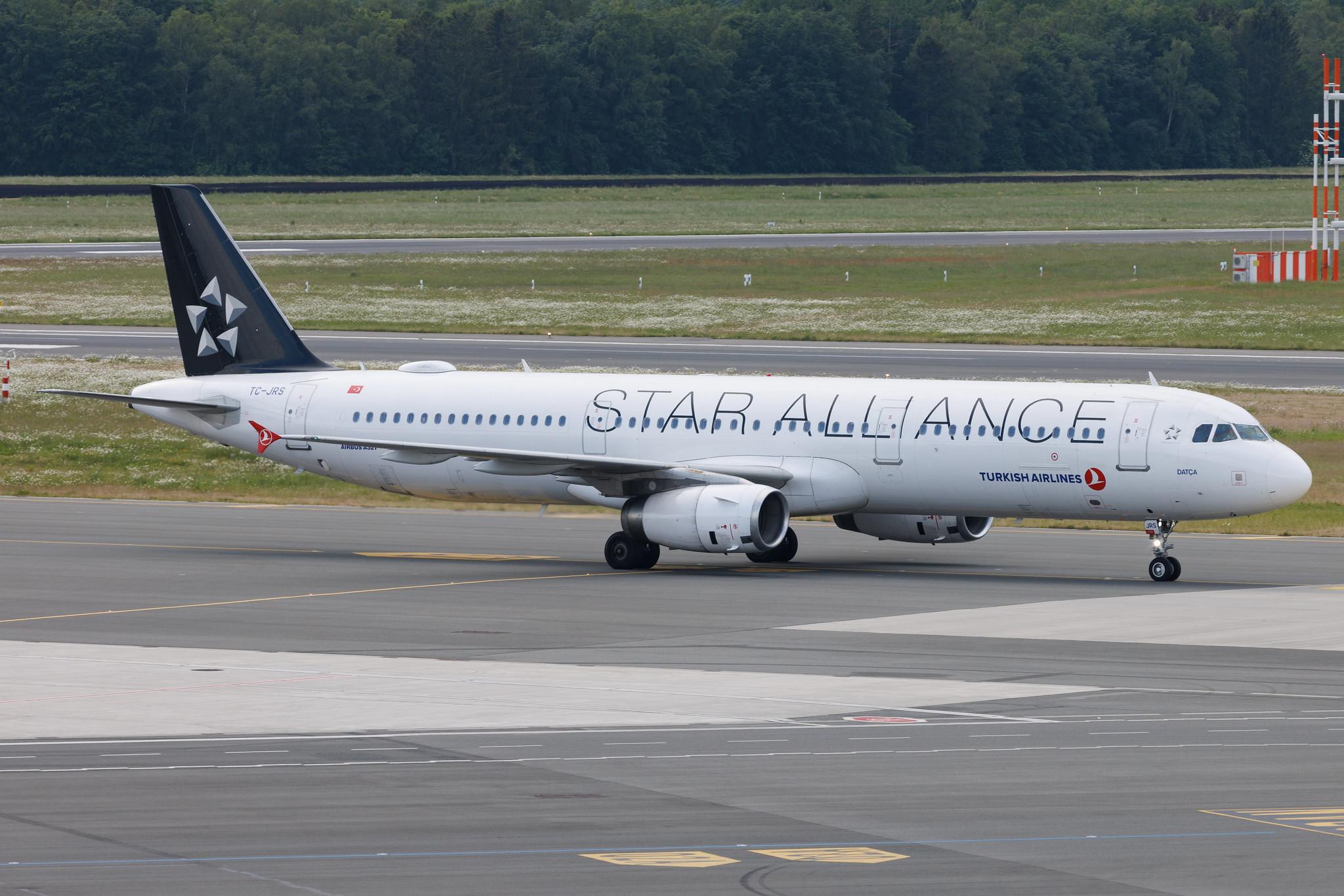 Hamburg Airport: Turkish Airlines (TK / THY) | Livery: Star Alliance Livery | Airbus A321-231 A321 | TC-JRS | MSN 4761