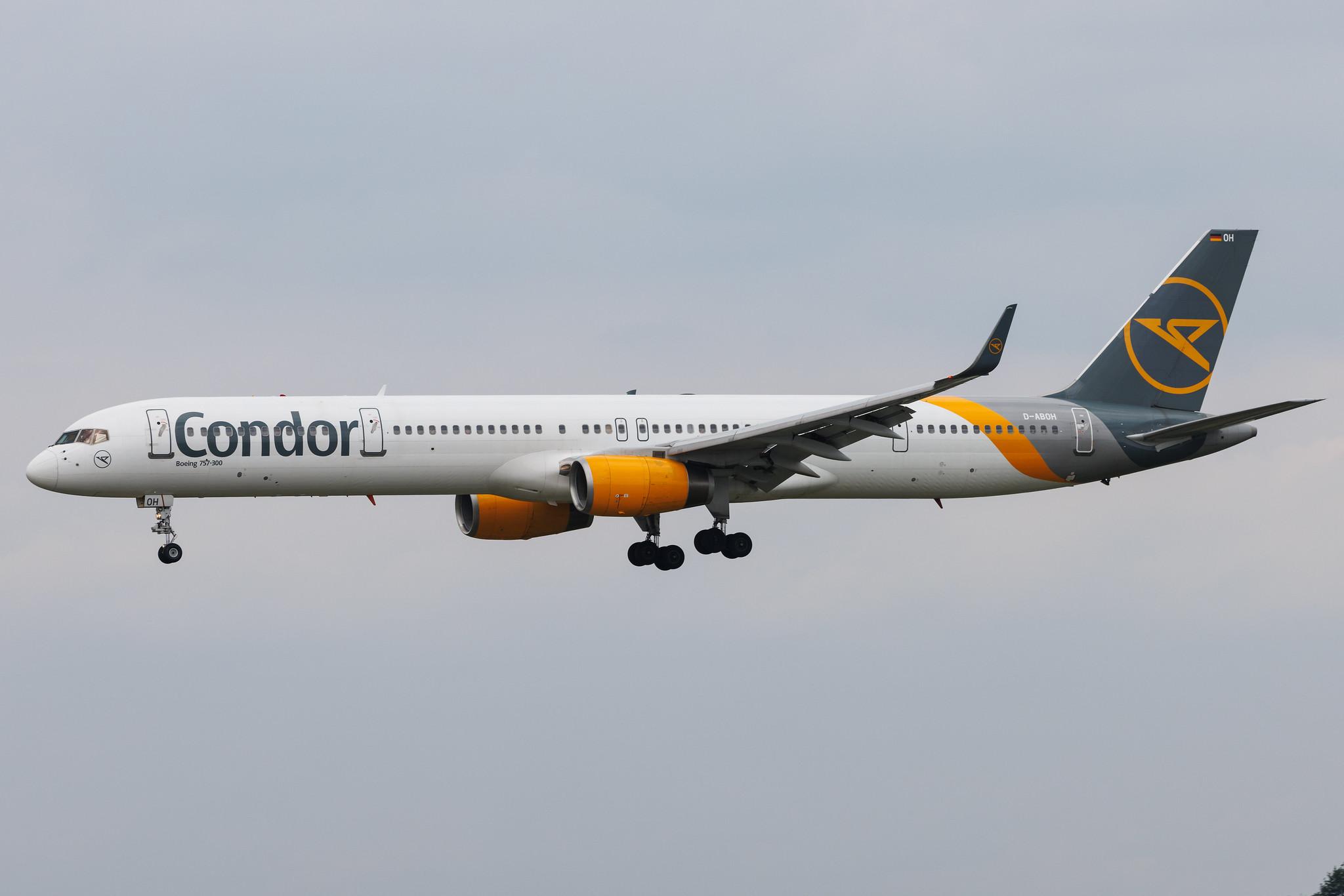 Hamburg Airport: Condor (DE / CFG) | Boeing 757-330 B753 | D-ABOH | MSN 30030