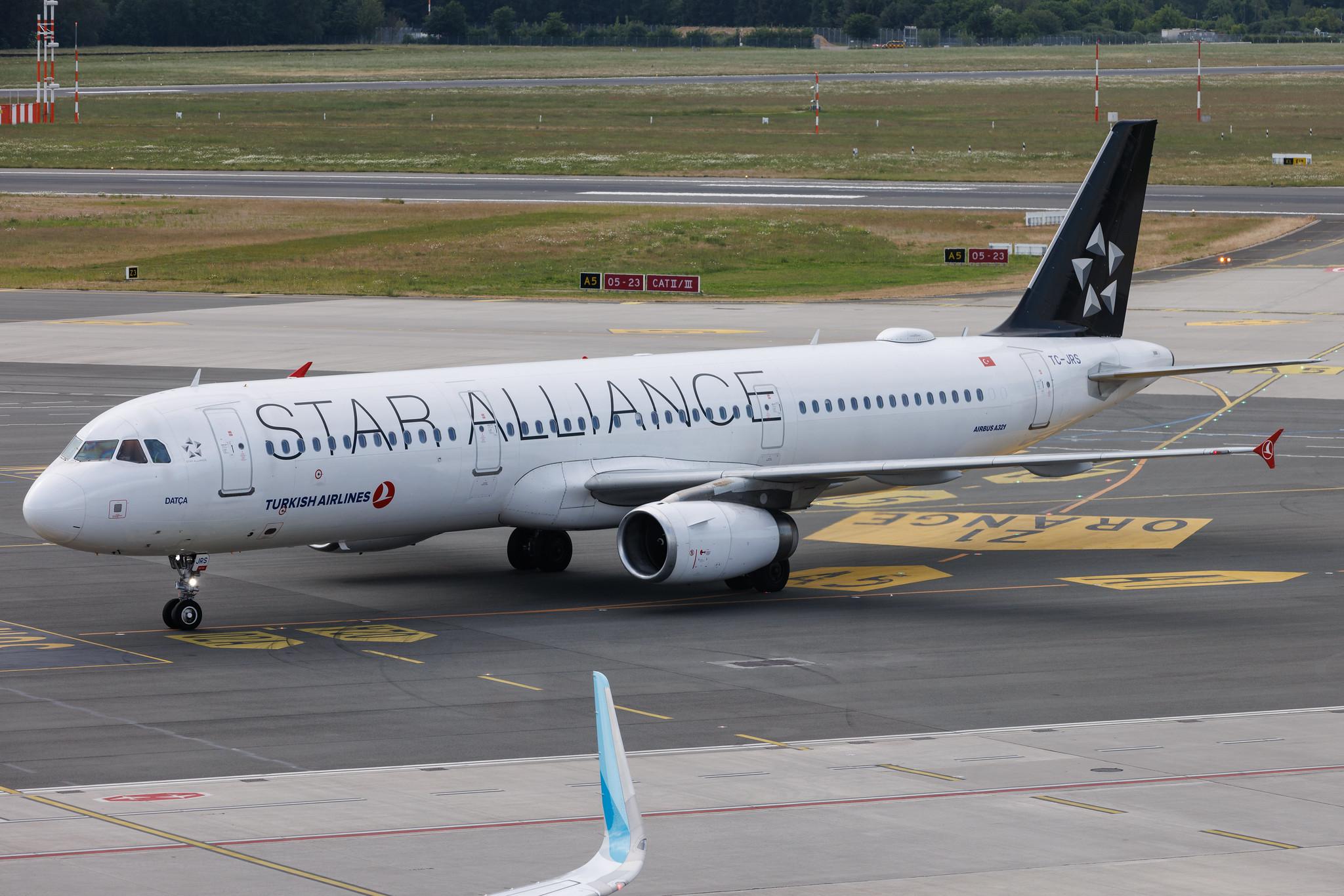 Hamburg Airport: Turkish Airlines (TK / THY) | Livery: Star Alliance Livery | Airbus A321-231 A321 | TC-JRS | MSN 4761