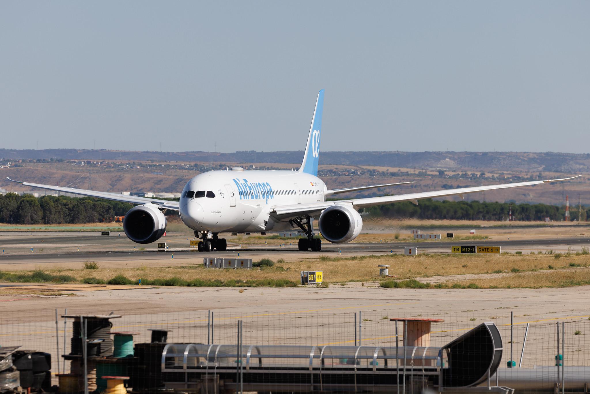 Madrid Barajas Airport: Air Europa (UX / AEA) | Boeing 787-8 Dreamliner B788 | EC-MIH | MSN 36413