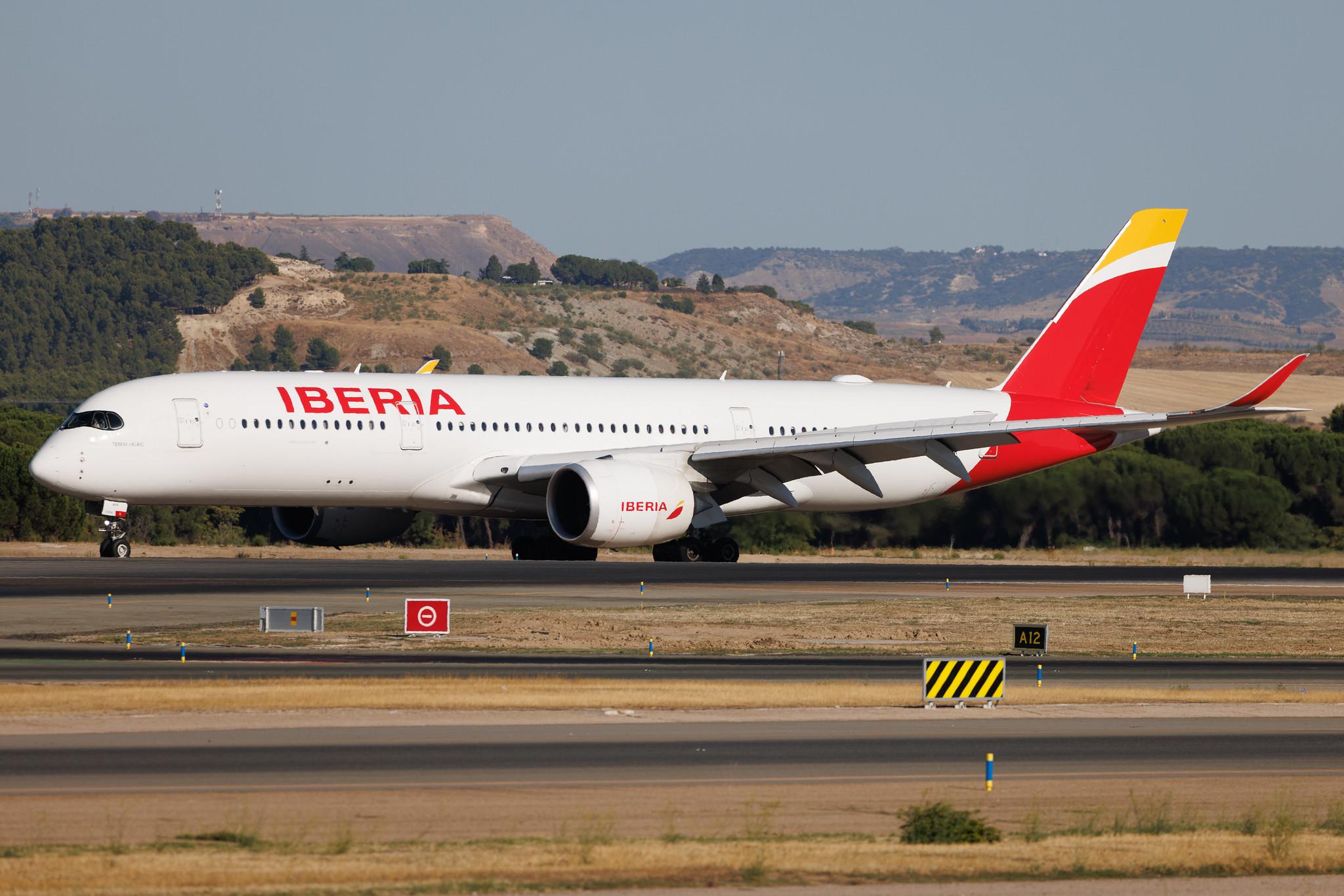 Madrid Barajas Airport: Iberia (IB / IBE) | Airbus A350-941 A359 | EC-NVR | MSN 549