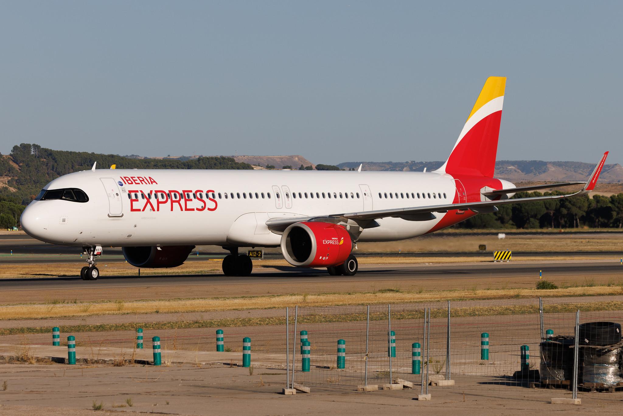 Madrid Barajas Airport: Iberia Express (I2 / IBS) | Airbus A321-251NX A21N | EC-NST | MSN 10991