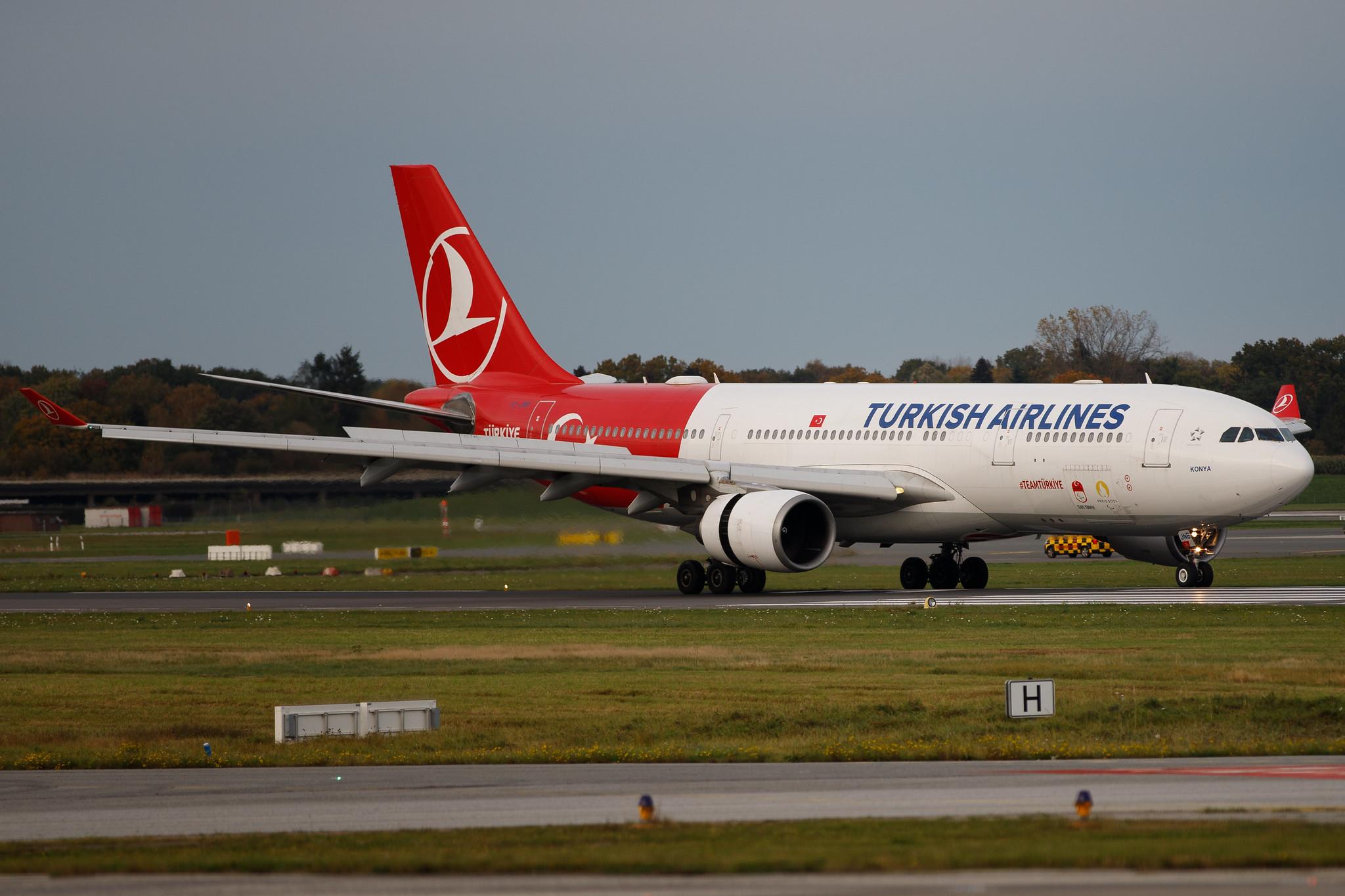 Hamburg Airport: Turkish Airlines (TK / THY) | Livery: Team Türkiye Livery | Airbus A330-203 A332 | TC-JNB | MSN 0704