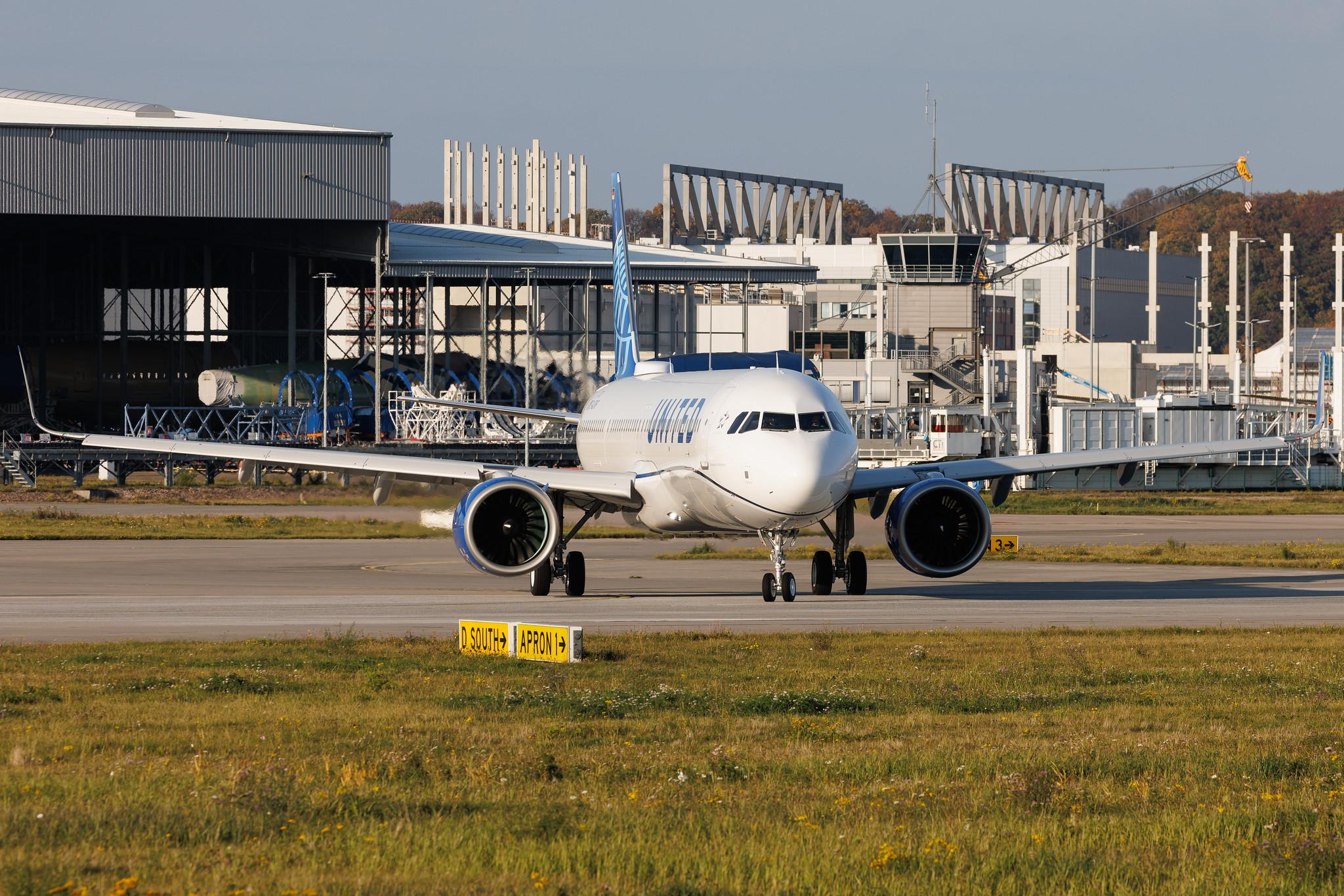 Hamburg Finkenwerder: United Airlines (UA / UAL) | Airbus A321-271NX A21N | D-AZWR | N24526 | MSN 12131