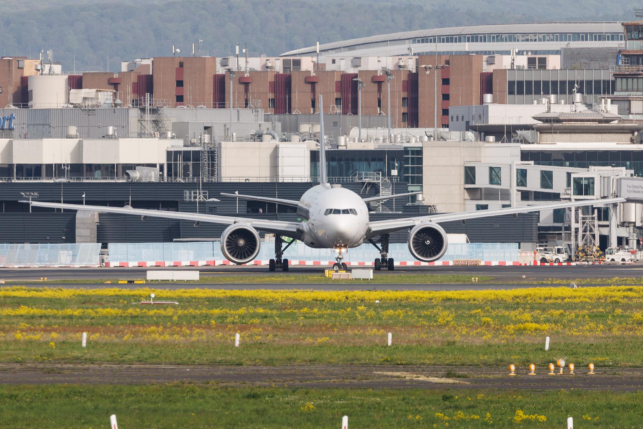 Frankfurt Airport: Singapore Airlines (SQ / SIA) | Boeing 777-312(ER) B77W | 9V-SNC | MSN 42242