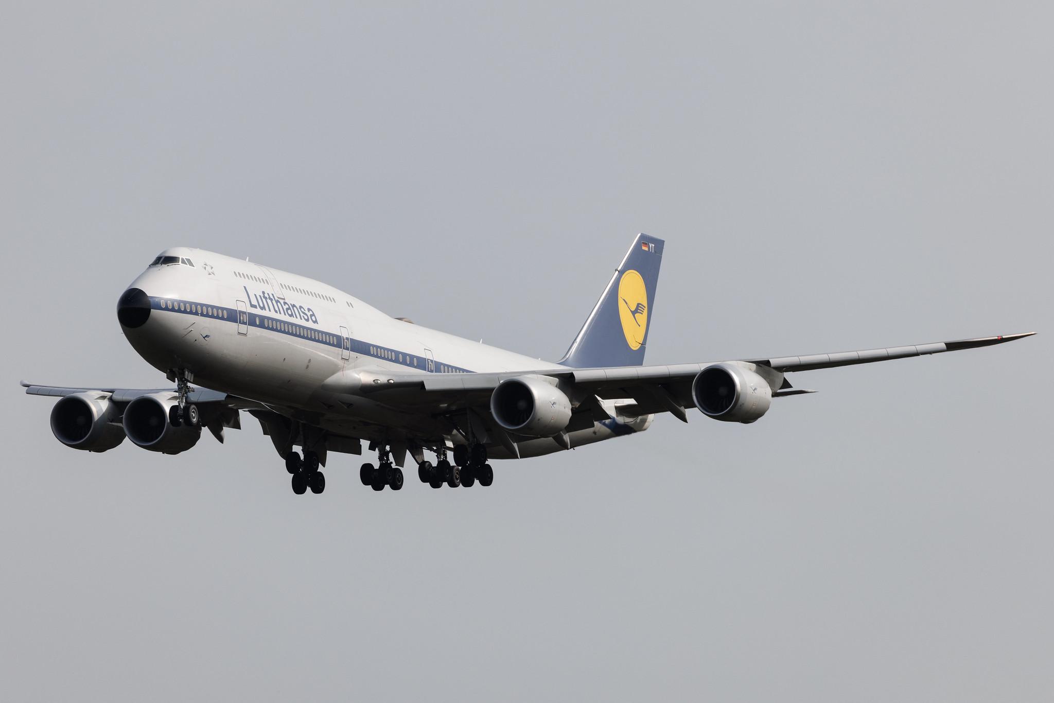 Frankfurt Airport: Lufthansa (LH / DLH) | Livery: Retro Livery | Boeing 747-830 B748 | D-ABYT | MSN 37844