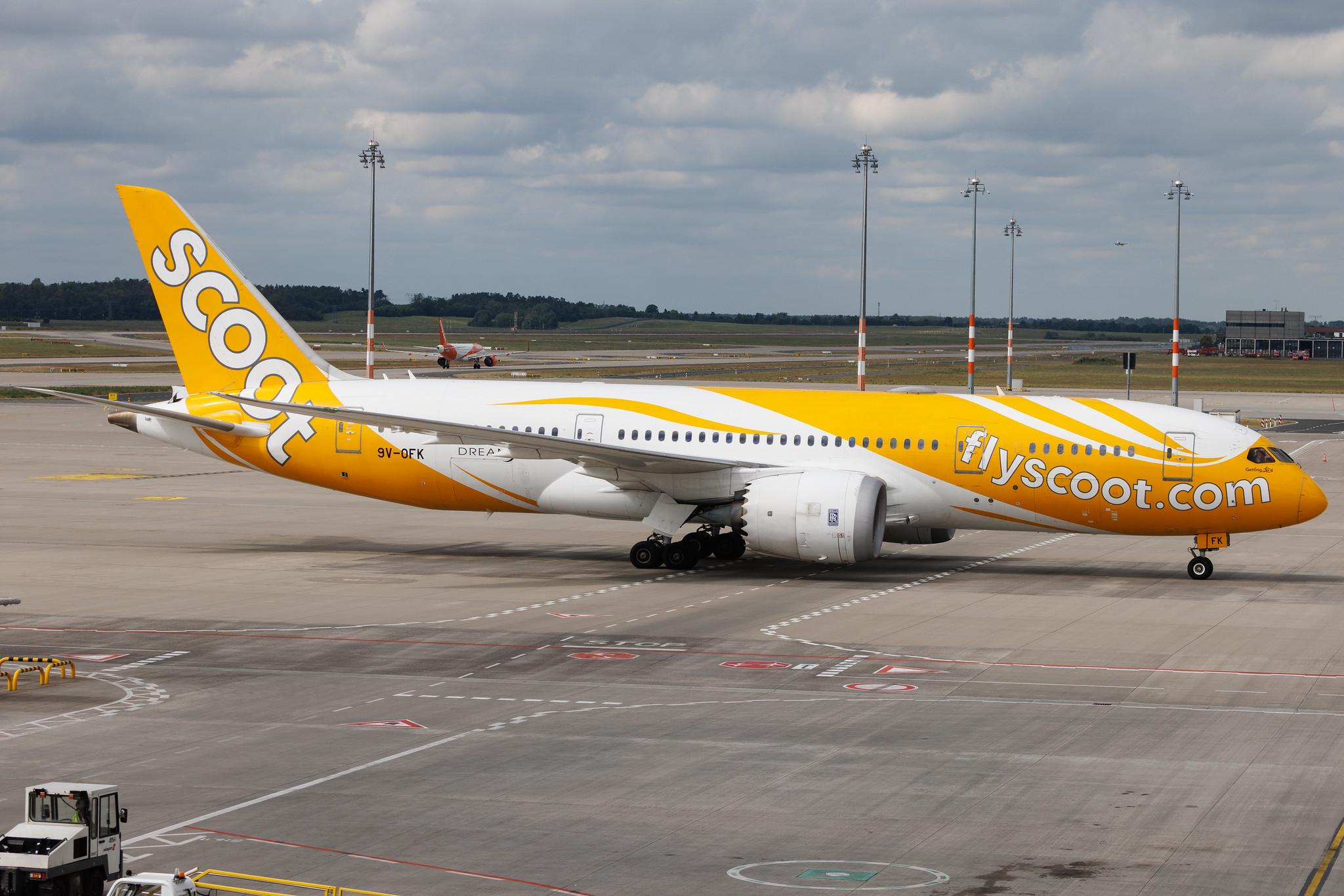 Flughafen Berlin Brandenburg: Scoot (TR / TGW) | Boeing 787-8 Dreamliner B788 | 9V-OFK | MSN 37127