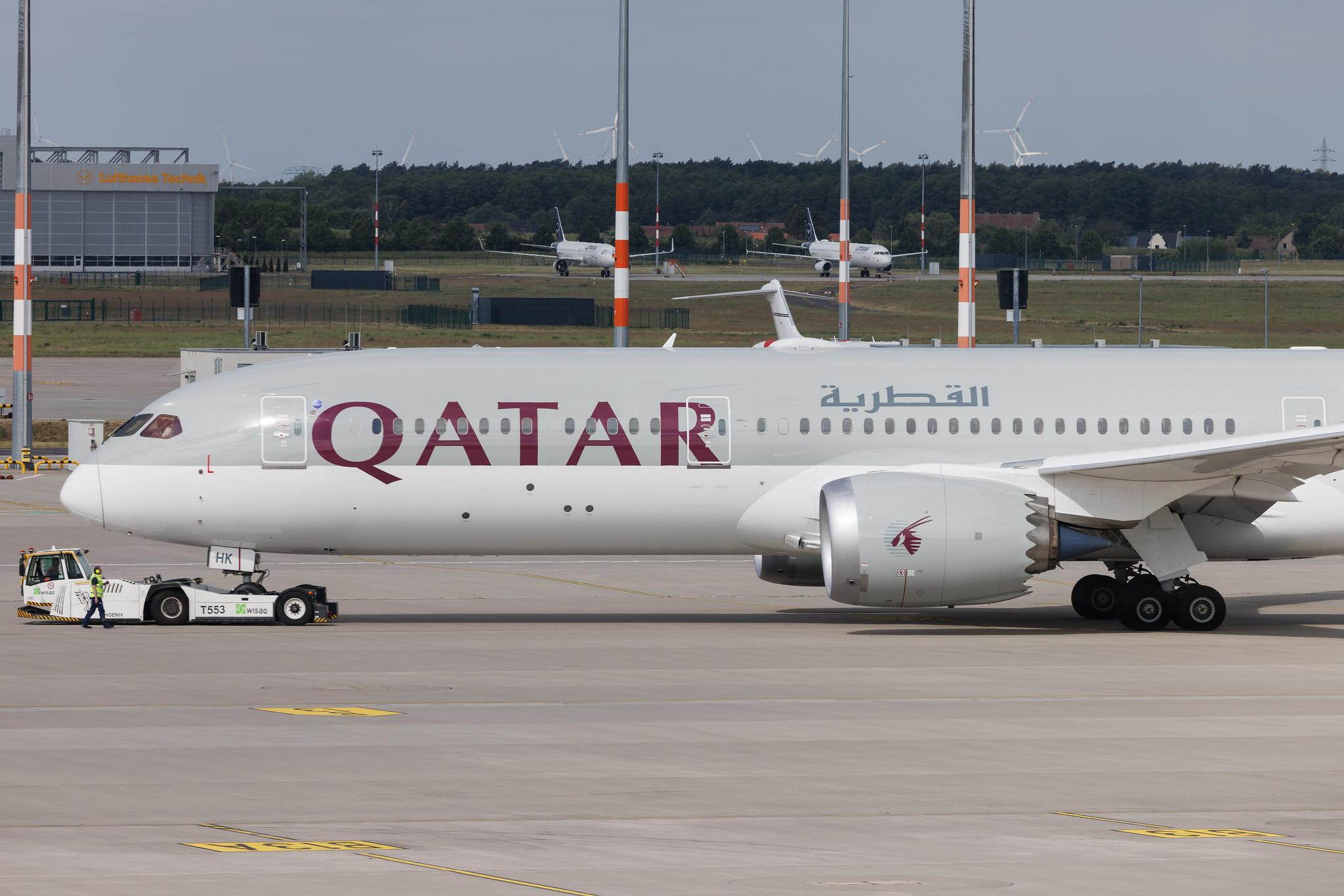 Flughafen Berlin Brandenburg: Qatar Airways (QR / QTR) | Boeing 787-9 Dreamliner B789 | A7-BHK | MSN 64221