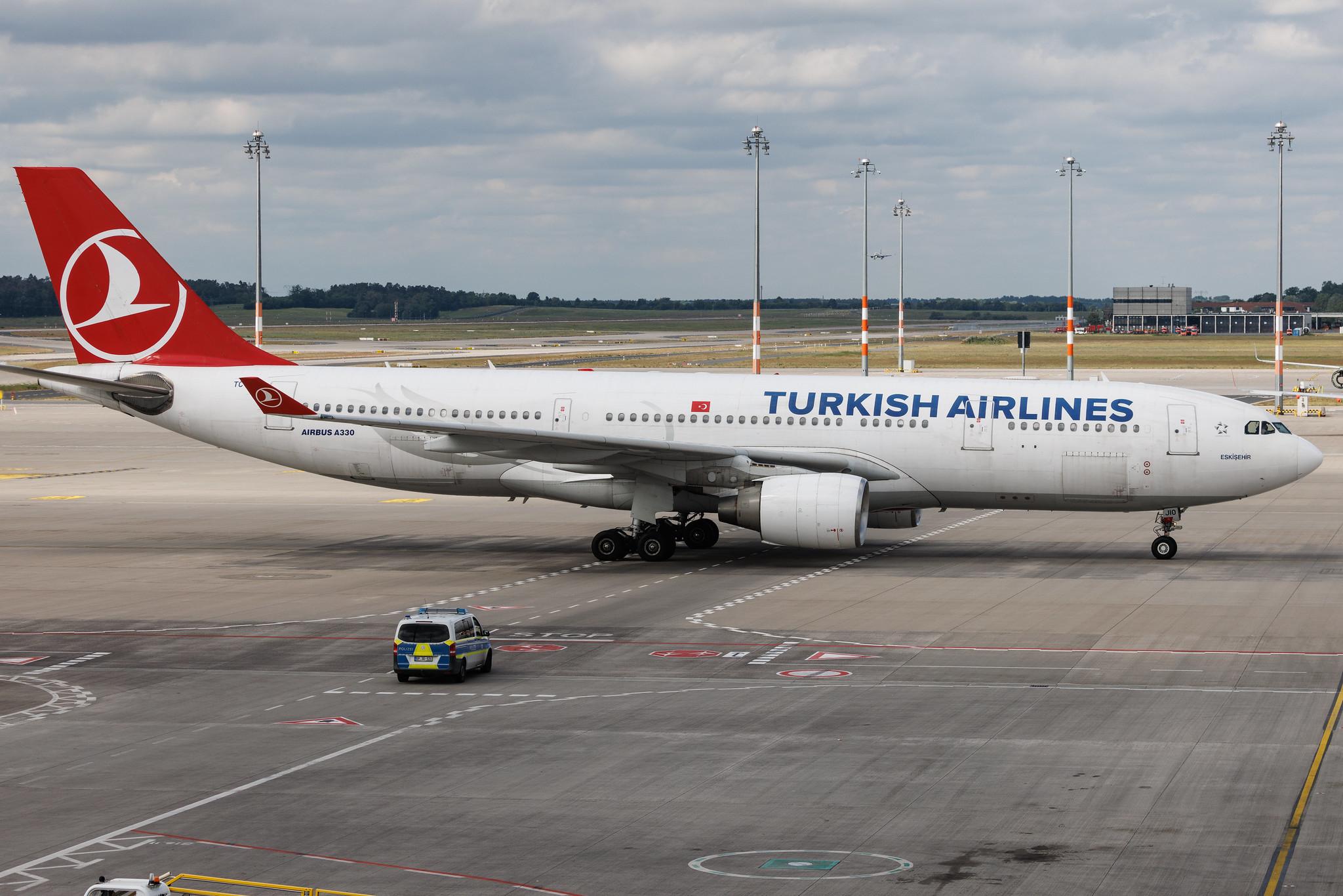 Flughafen Berlin Brandenburg: Turkish Airlines (TK / THY) | Airbus A330-223 A332 | TC-JIO | MSN 0869