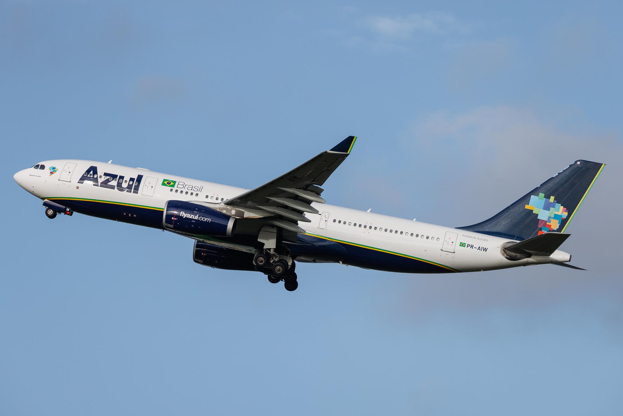 Paris Orly Airport: Azul (AD / AZU) | Airbus A330-243 A332 | PR-AIW | MSN 0462