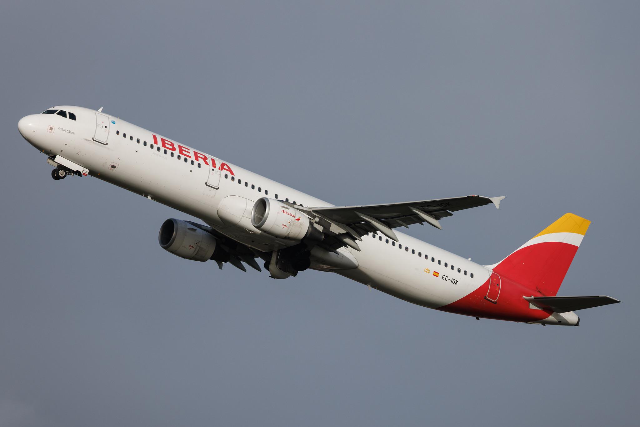 Paris Orly Airport: Iberia (IB / IBE) | Airbus A321-213 A321 | EC-IGK | MSN 1572