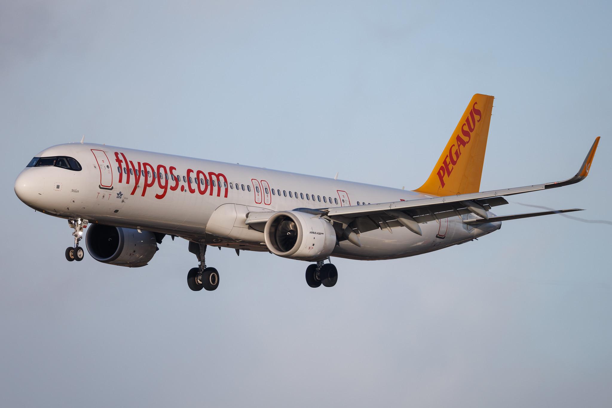 Hamburg Airport: Pegasus (PC / PGT) | Airbus A321-251NX A21N | TC-RDN | MSN 11663