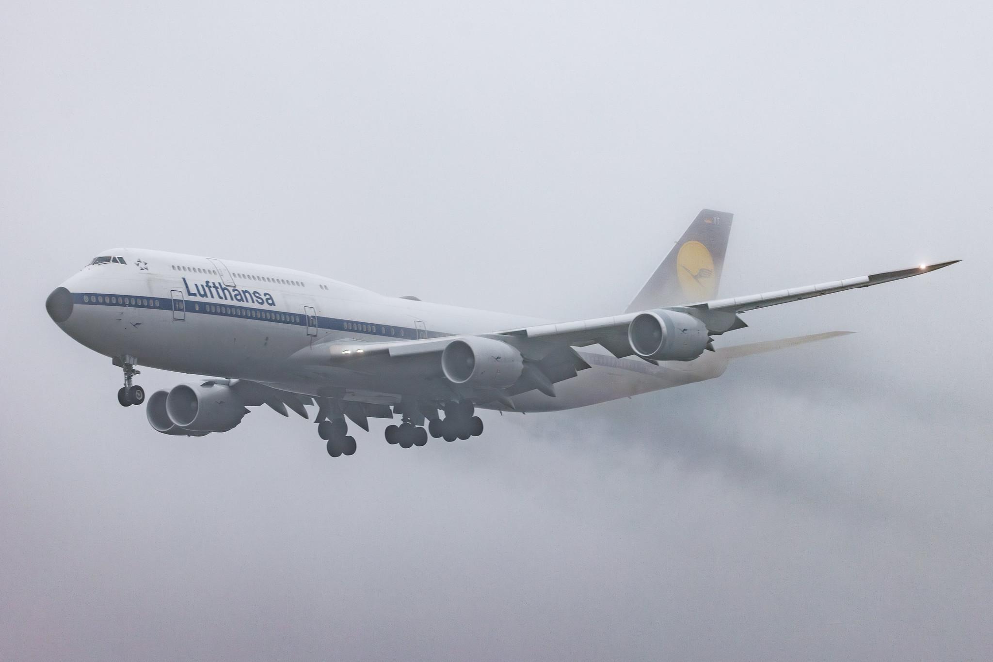 Frankfurt Airport: Lufthansa (LH / DLH) | Livery: Retro Livery | Boeing 747-830 B748 | D-ABYT | MSN 37844