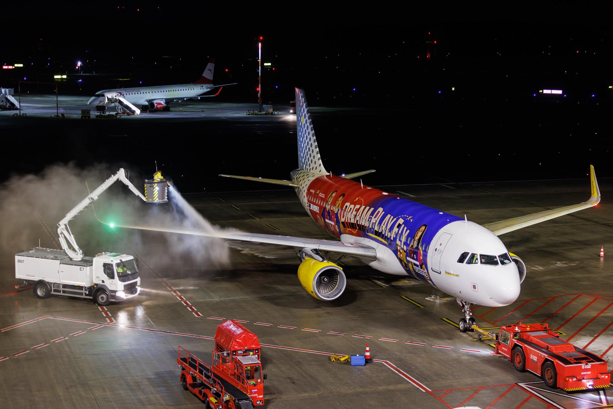 Hamburg Airport: Vueling (VY / VLG) | Livery: Dream. Play. Fly. Livery | Airbus A320-214 A320 | EC-LZN | MSN 05925