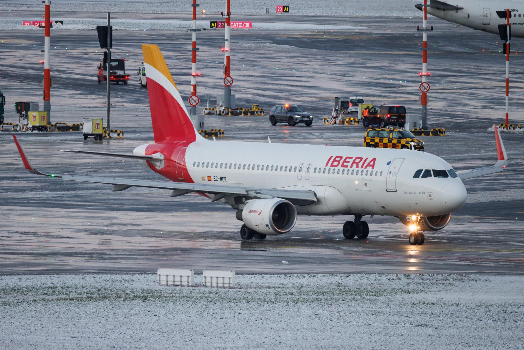 Hamburg Airport: Iberia (IB / IBE) | Airbus A320-214 A320 | EC-MDK | MSN 6328